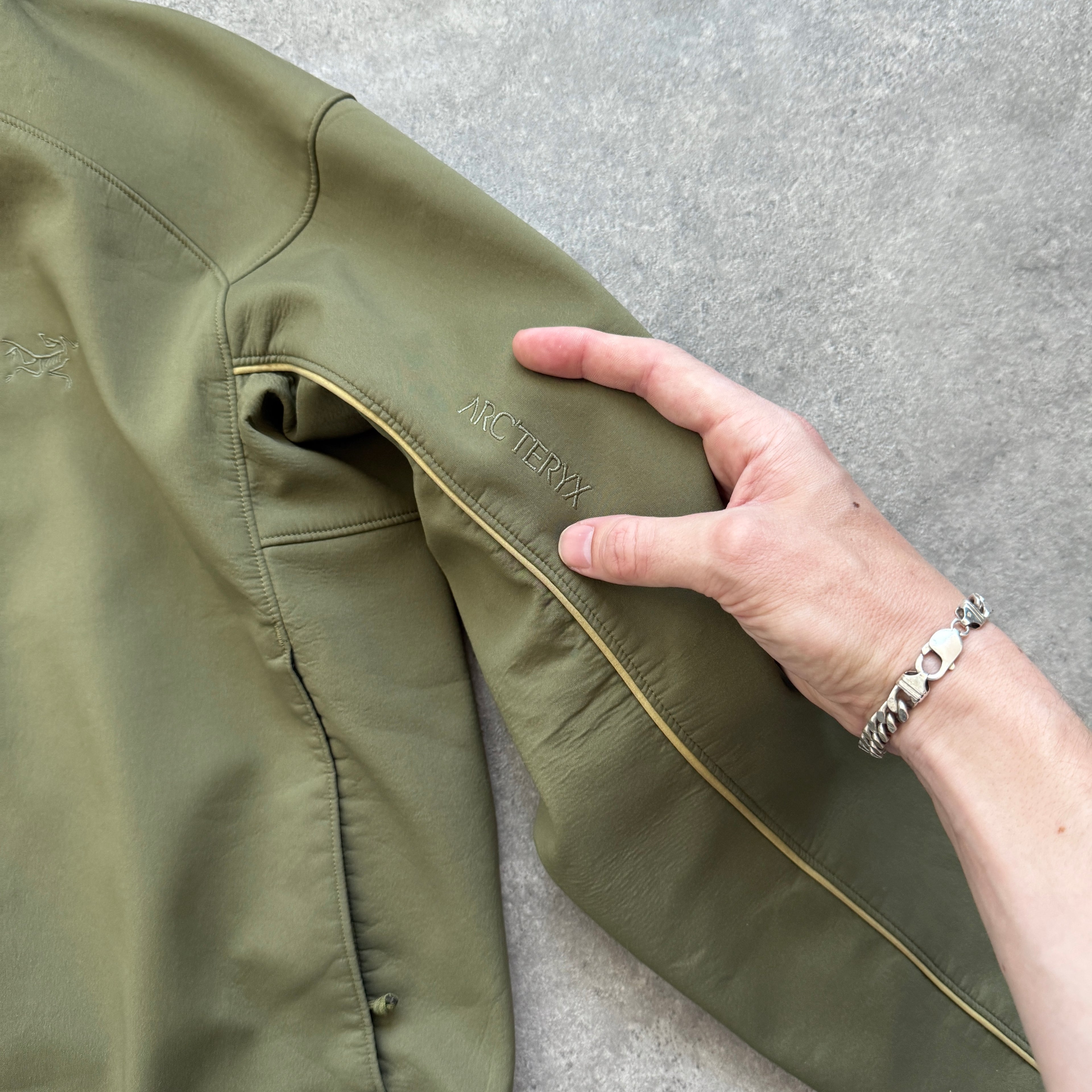 Arc’teryx 2000s technical soft shell jacket (M)