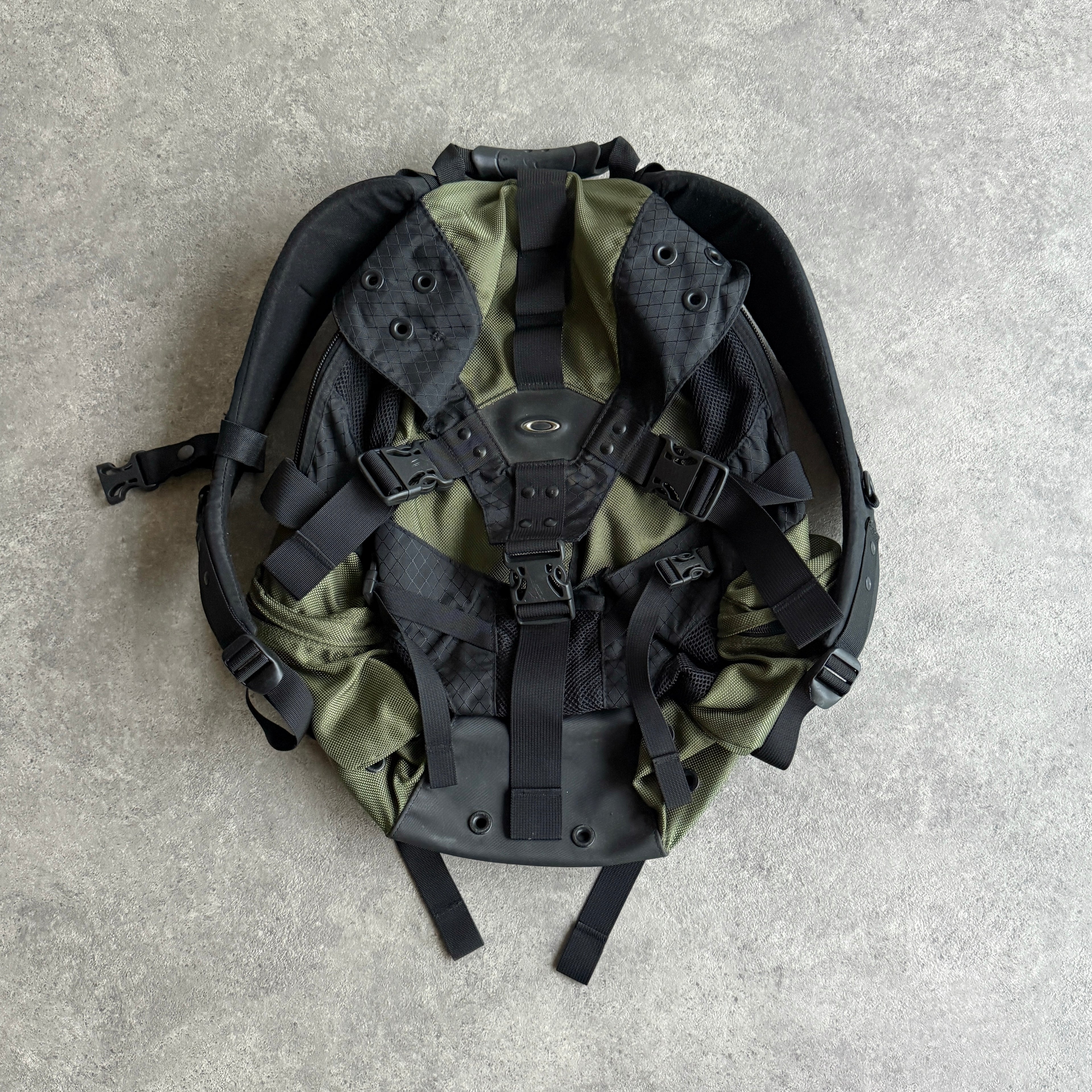 Oakley Software 2000s Icon technical utility backpack (22”x15”)
