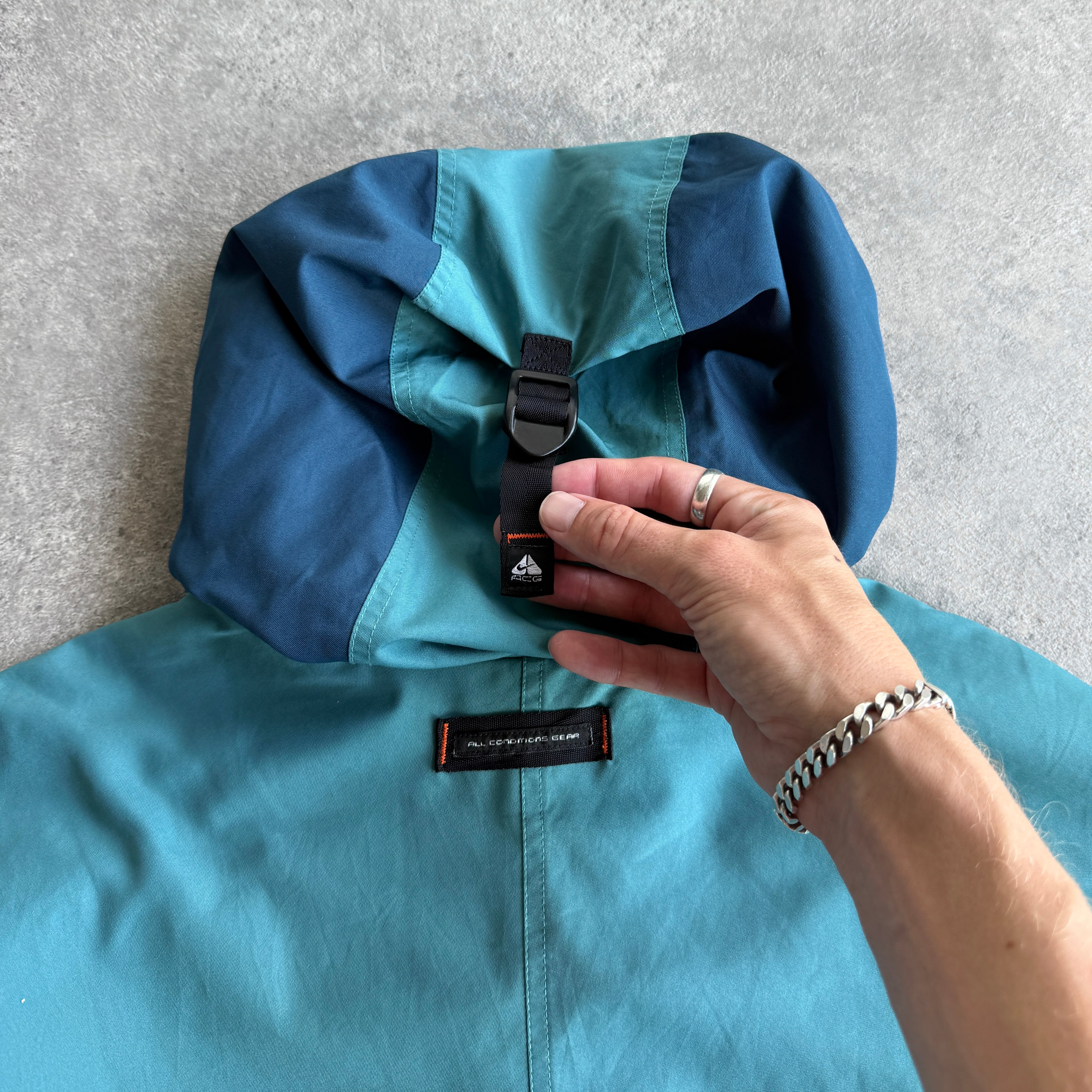 Nike ACG 1990s storm fit technical waterproof pullover jacket (XL)