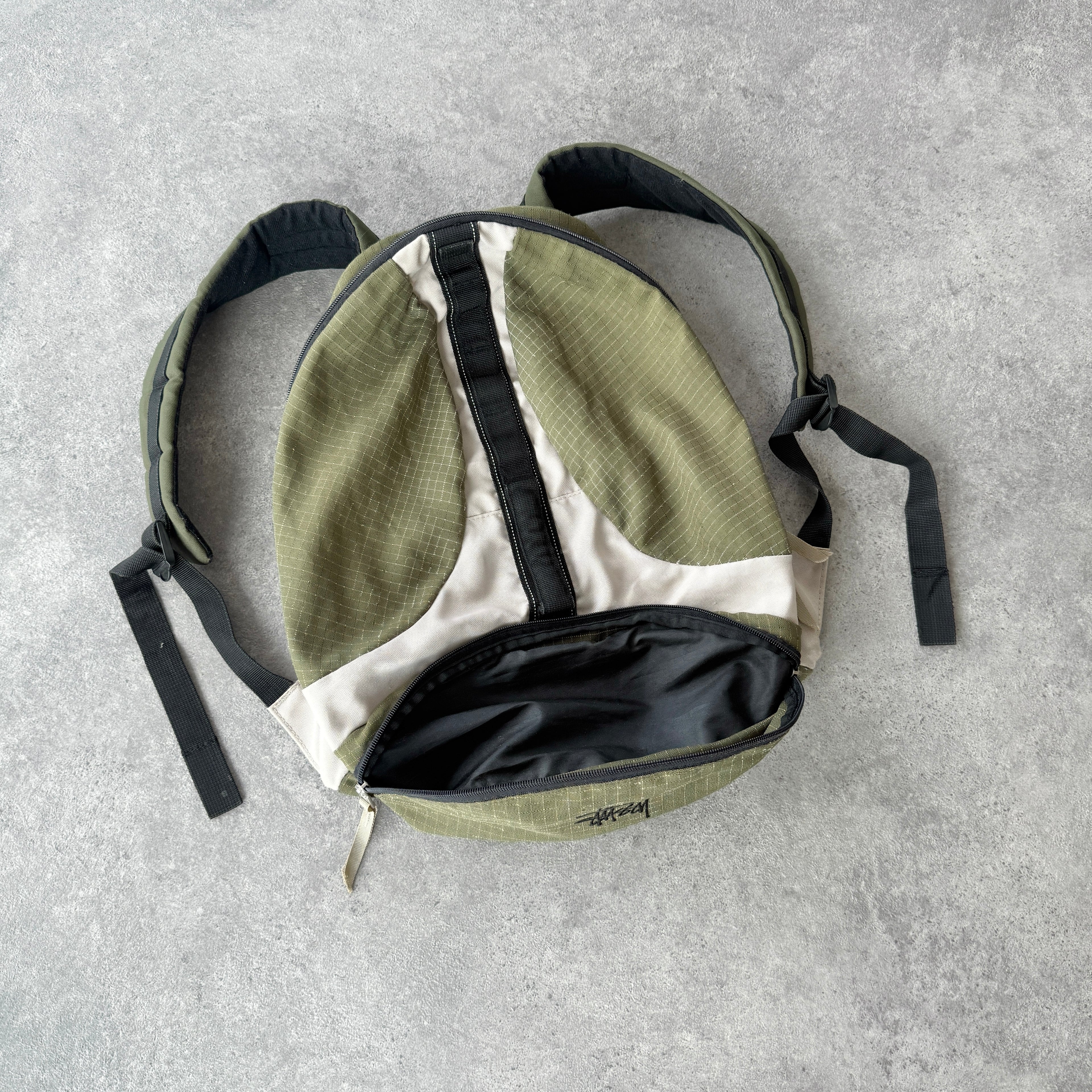 Stussy 1990s technical 40L backpack (19”x15”)