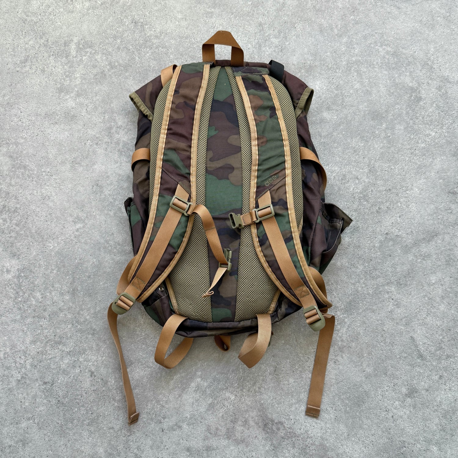 Nike ACG 1990s Steel City 35L backpack (22”x15”)