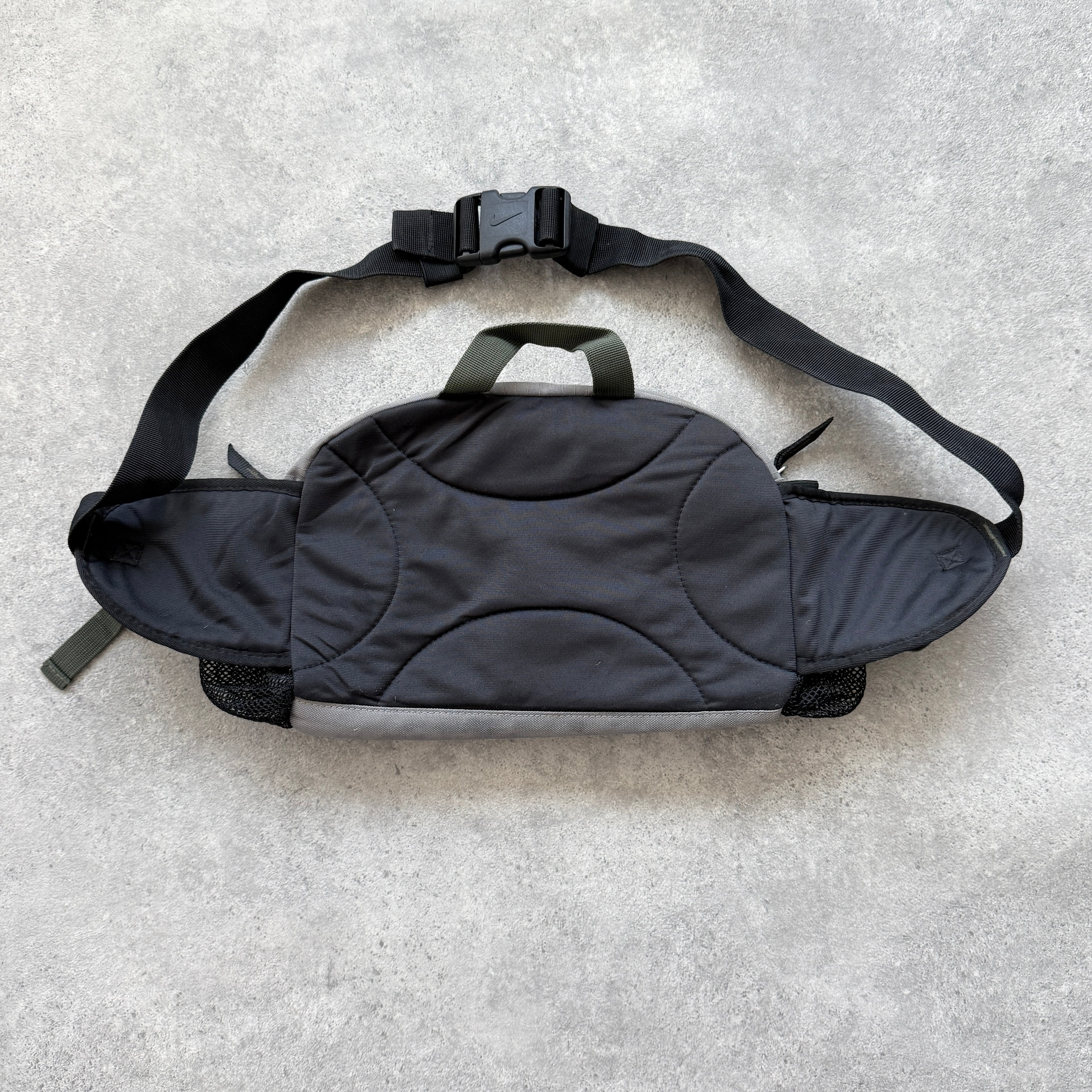 Nike 1990s cross body technical utility bag (13”x10”)