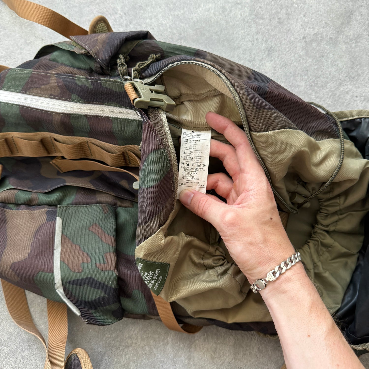 Nike ACG 1990s Steel City 35L backpack (22”x15”)