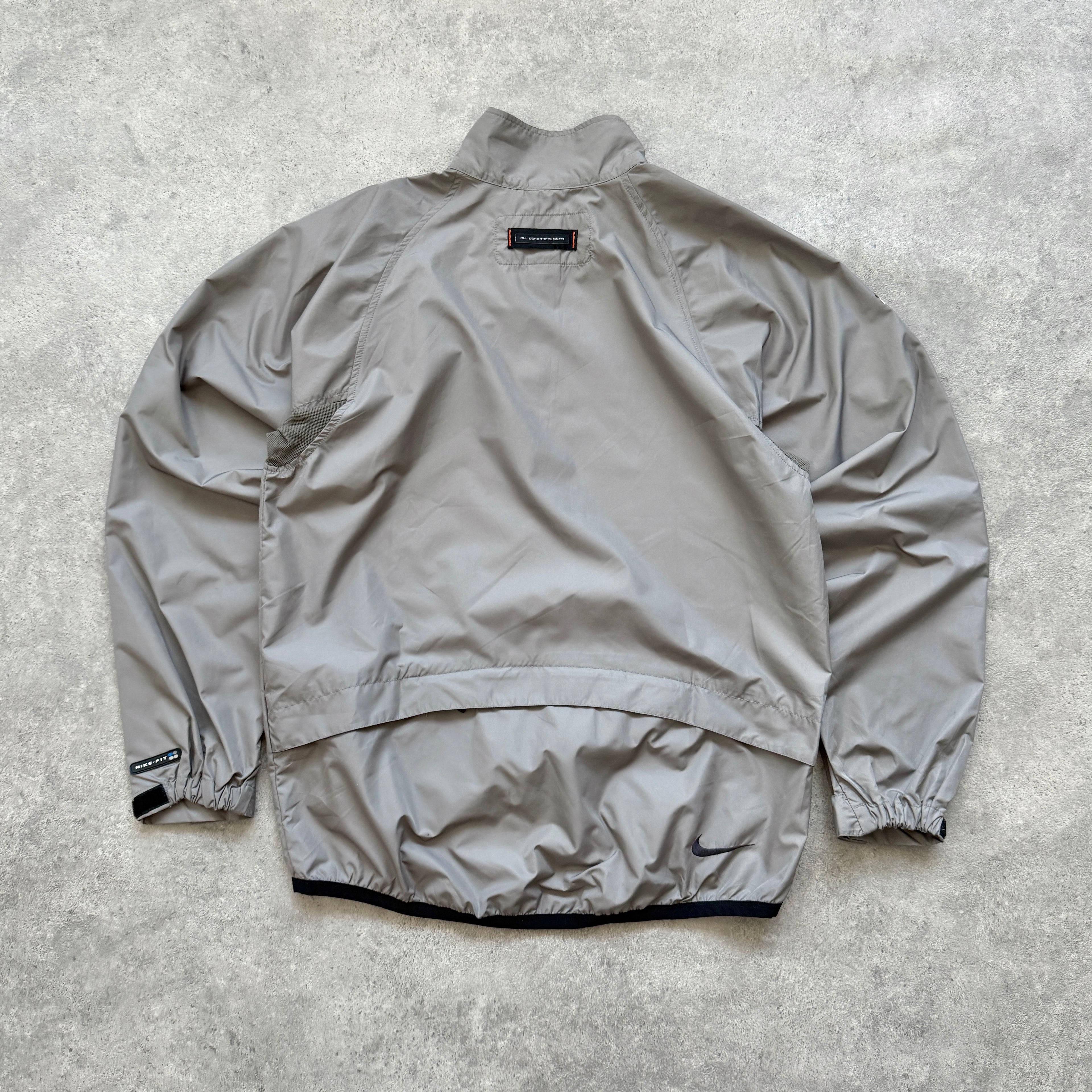 Nike ACG 1990s technical lightweight packable shell jacket (L)