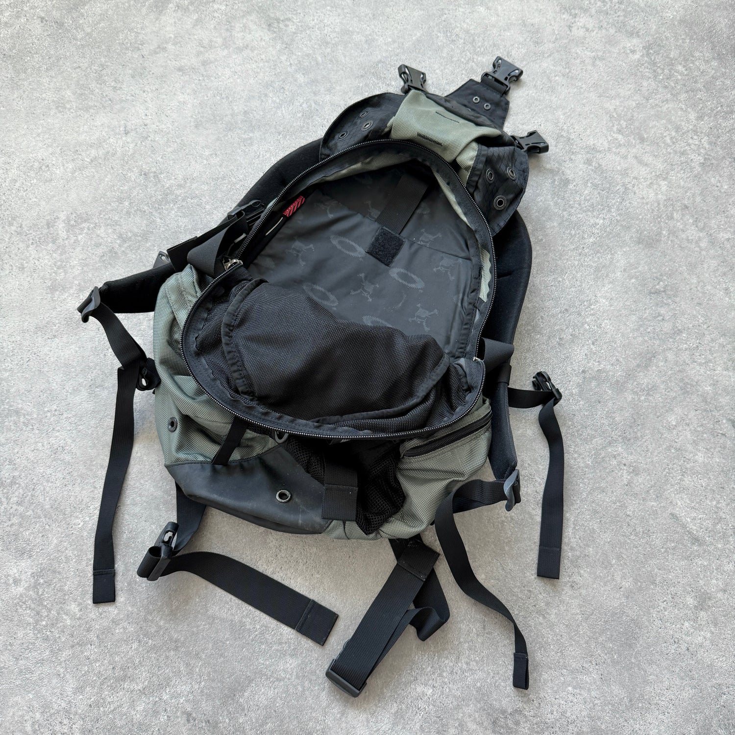 Oakley Software 2000s Icon technical utility backpack (22”x15”)
