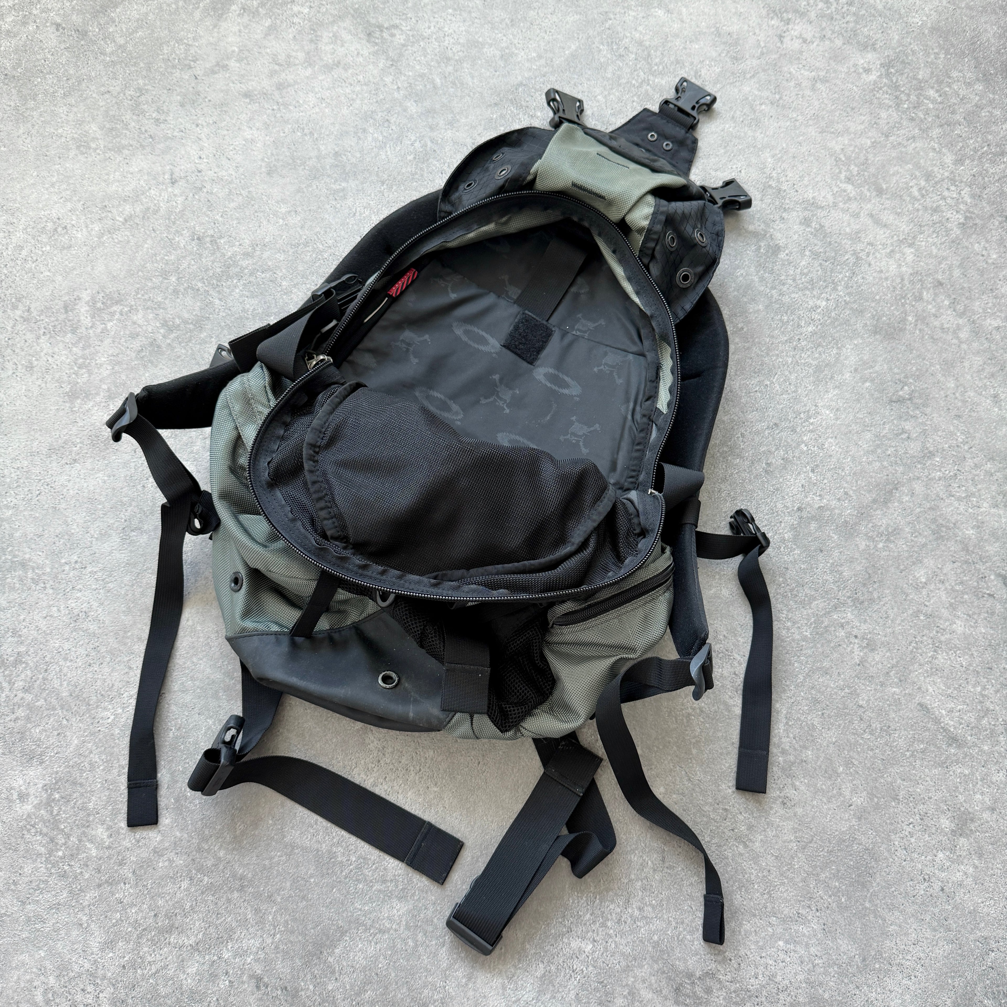 Oakley Software 2000s Icon technical utility backpack (22”x15”)