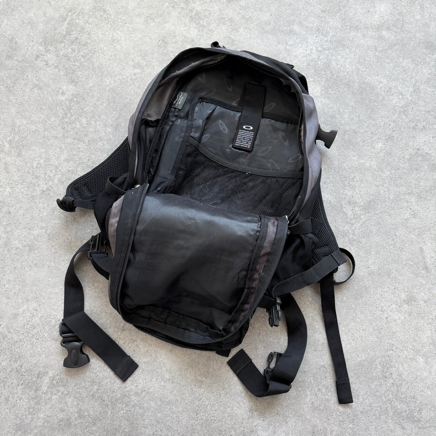Oakley Software 2000s technical utility backpack (18”x16”)