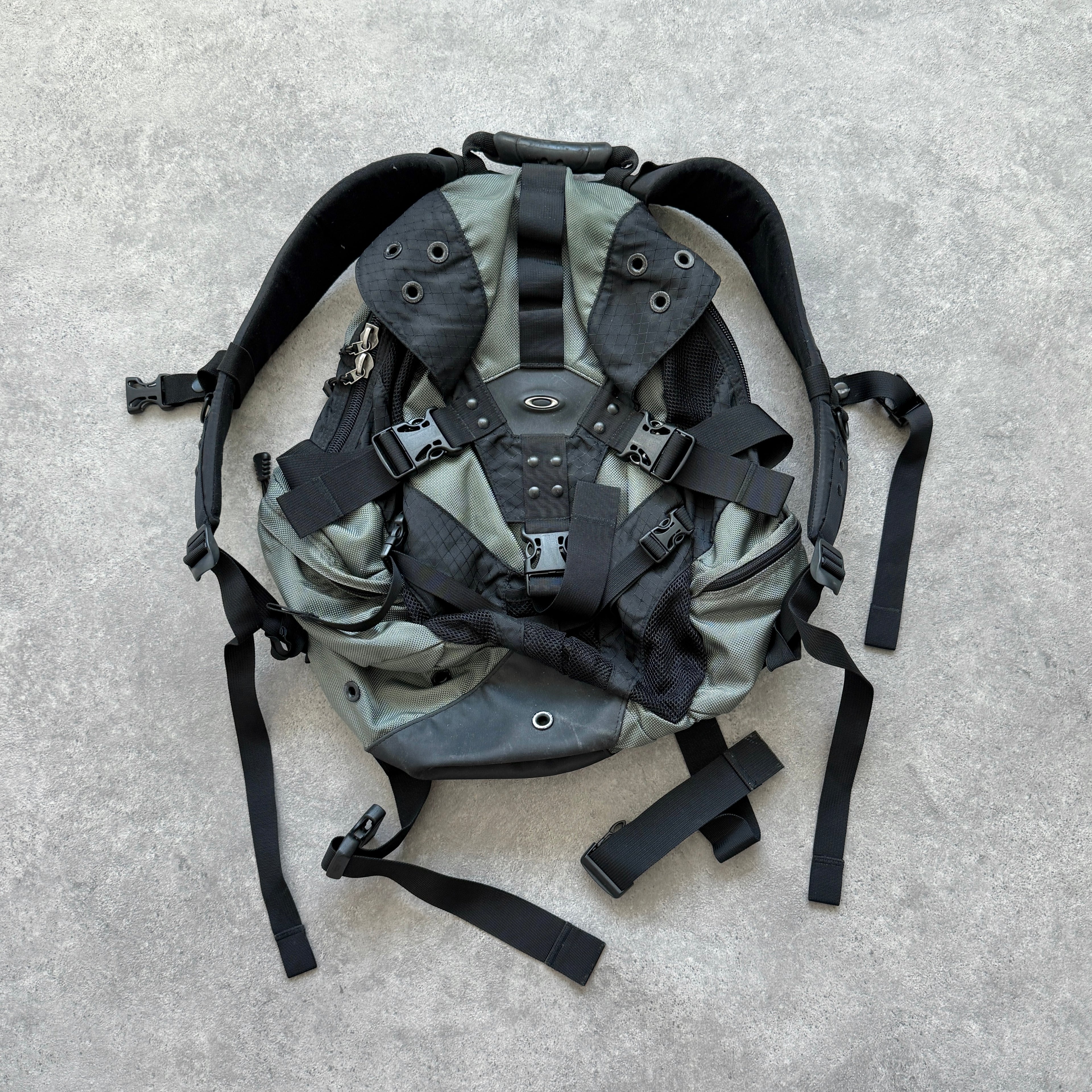 Oakley Software 2000s Icon technical utility backpack (22”x15”)