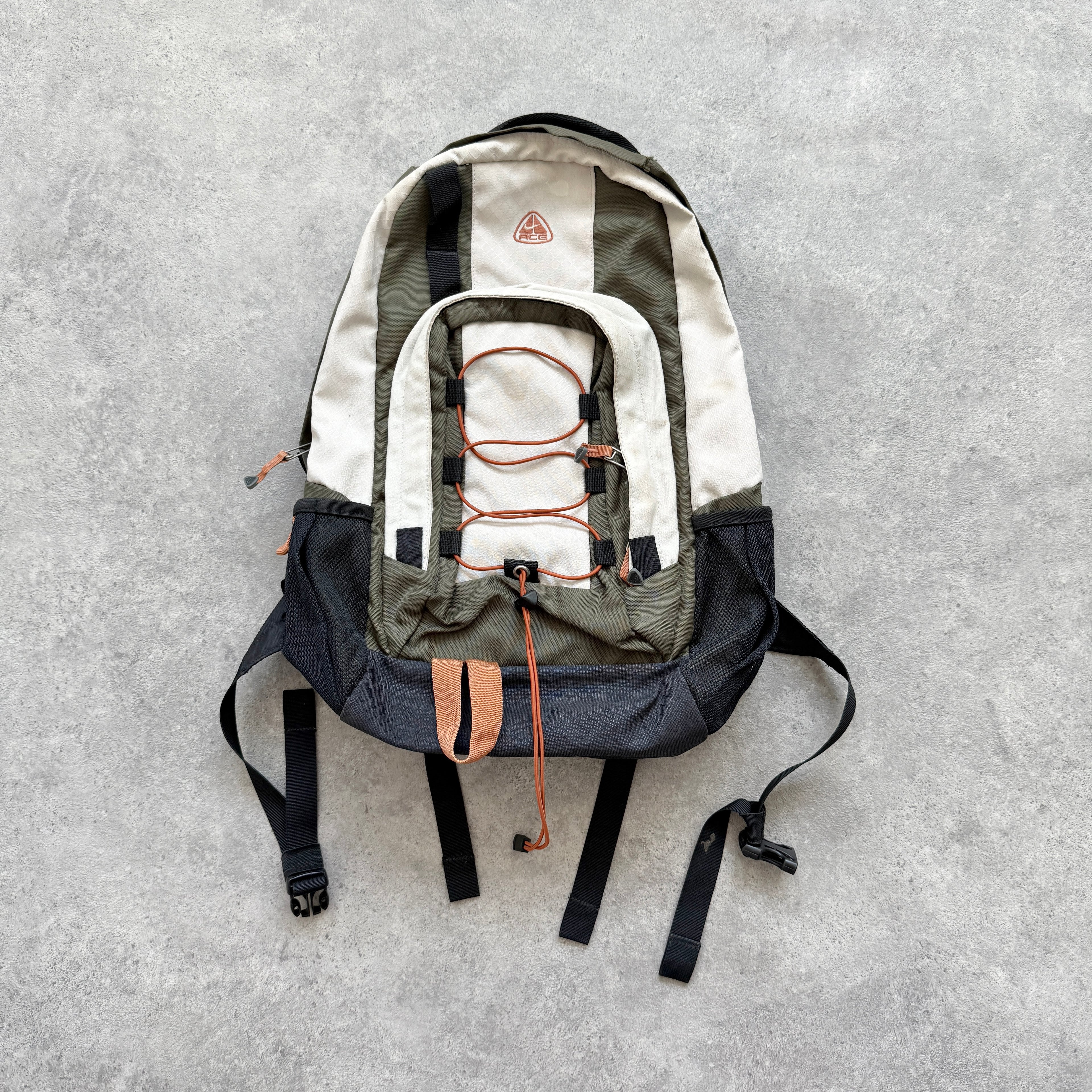 Nike ACG 1990s 30L backpack (18”x12”)