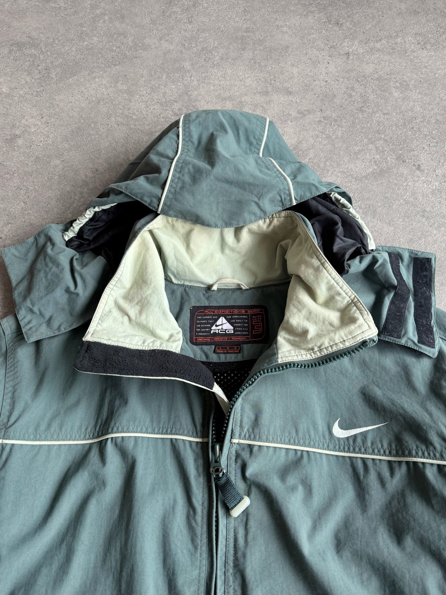 nike acg 1990s storm fit heavyweight technical waterproof jacket (l)