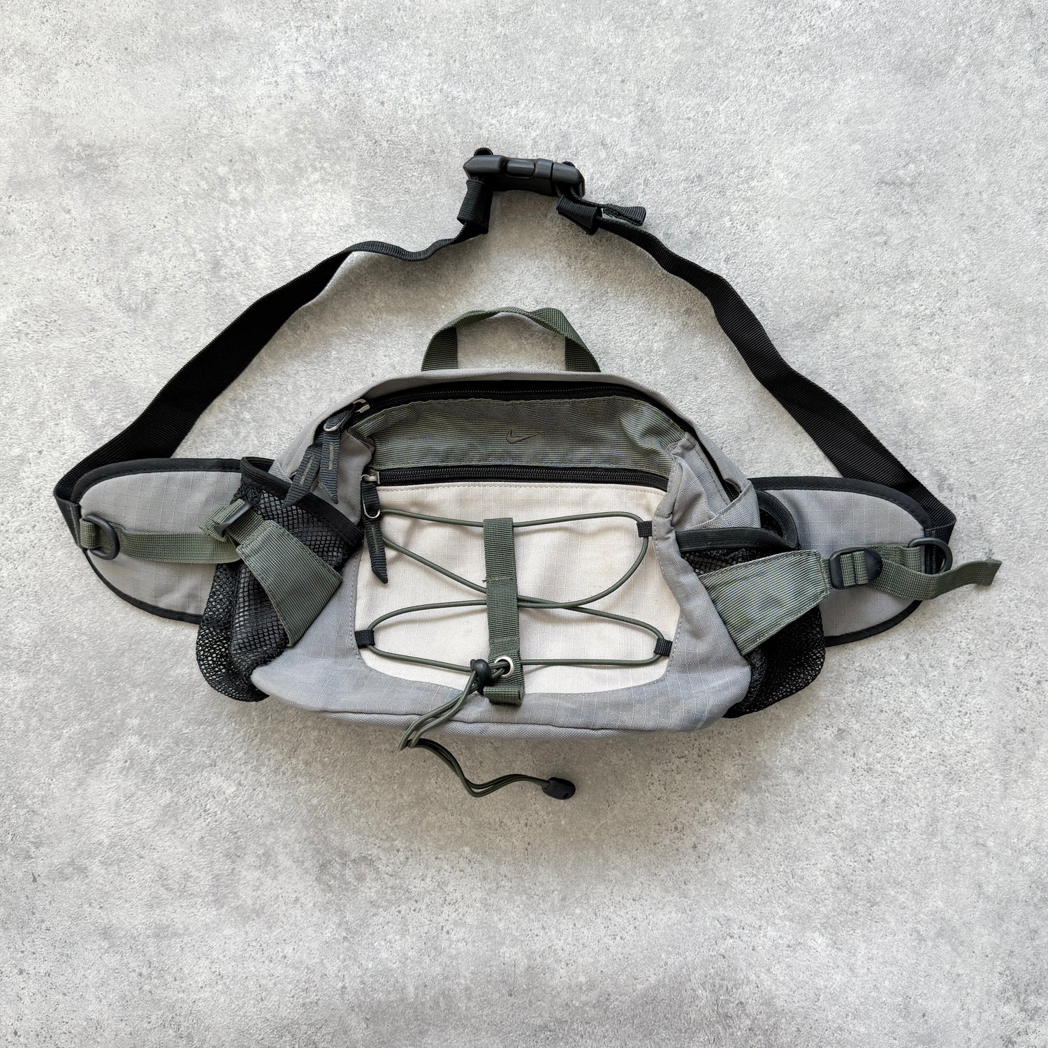Nike 1990s cross body technical utility bag (13”x10”)