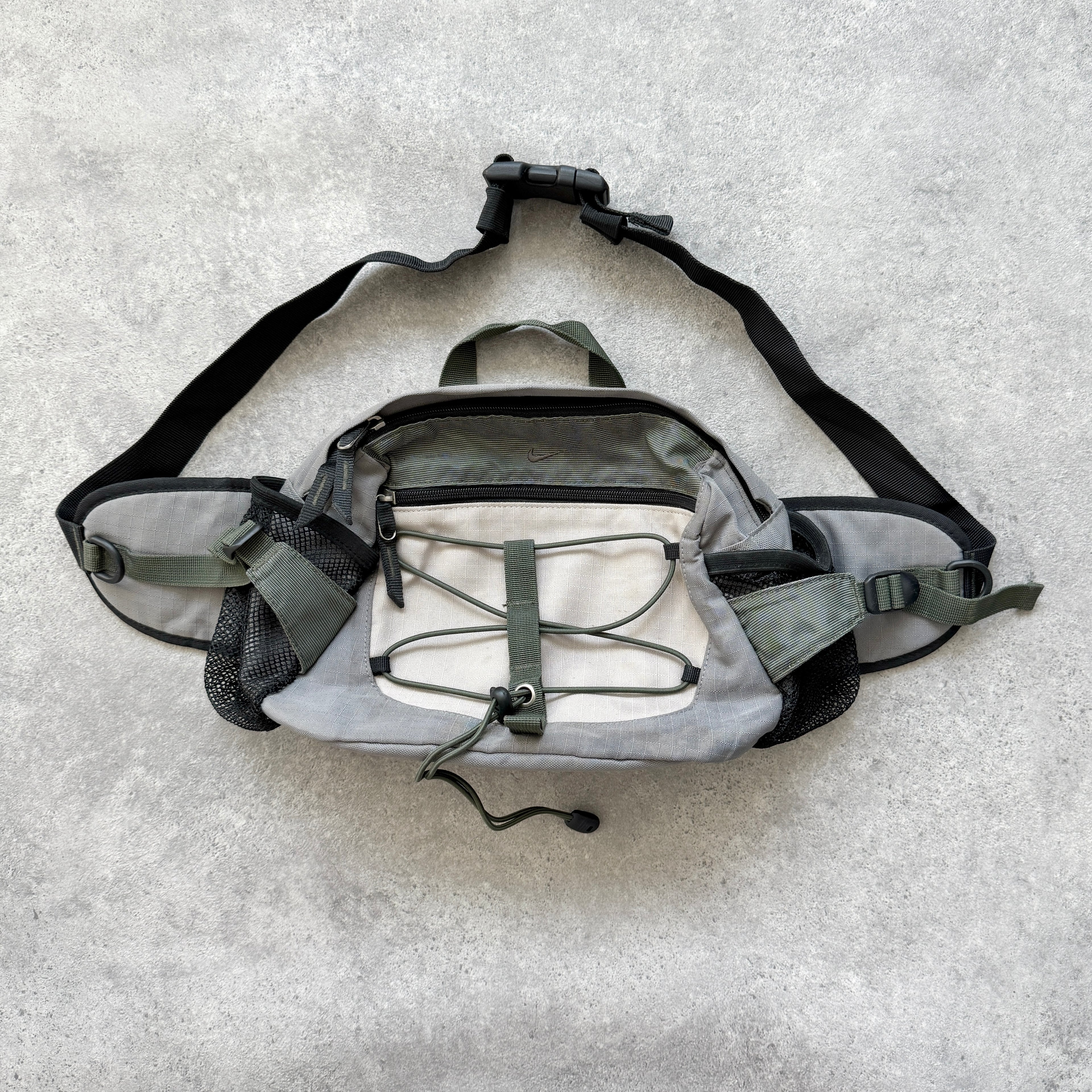 Nike 1990s cross body technical utility bag (13”x10”)