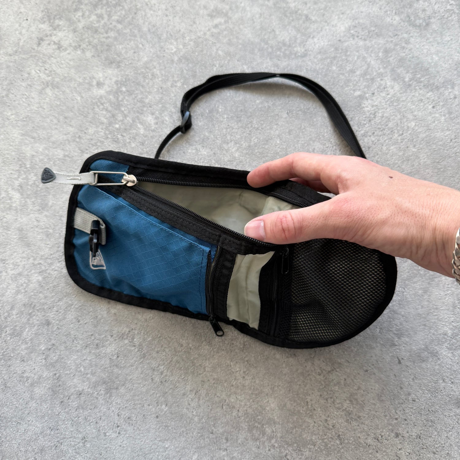 Nike ACG 1990s cross body technical utility wallet/bag (7”x6”)