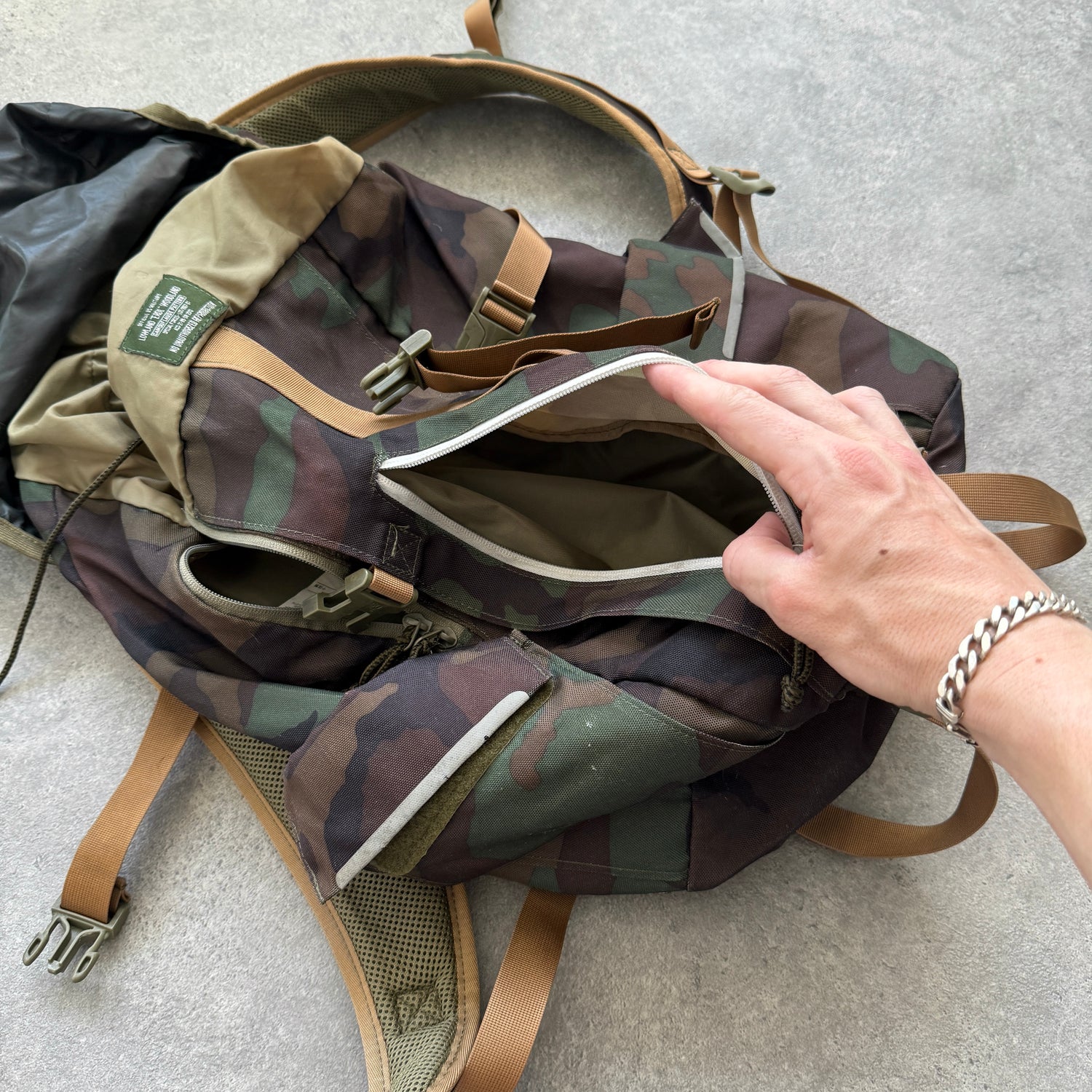 Nike ACG 1990s Steel City 35L backpack (22”x15”)