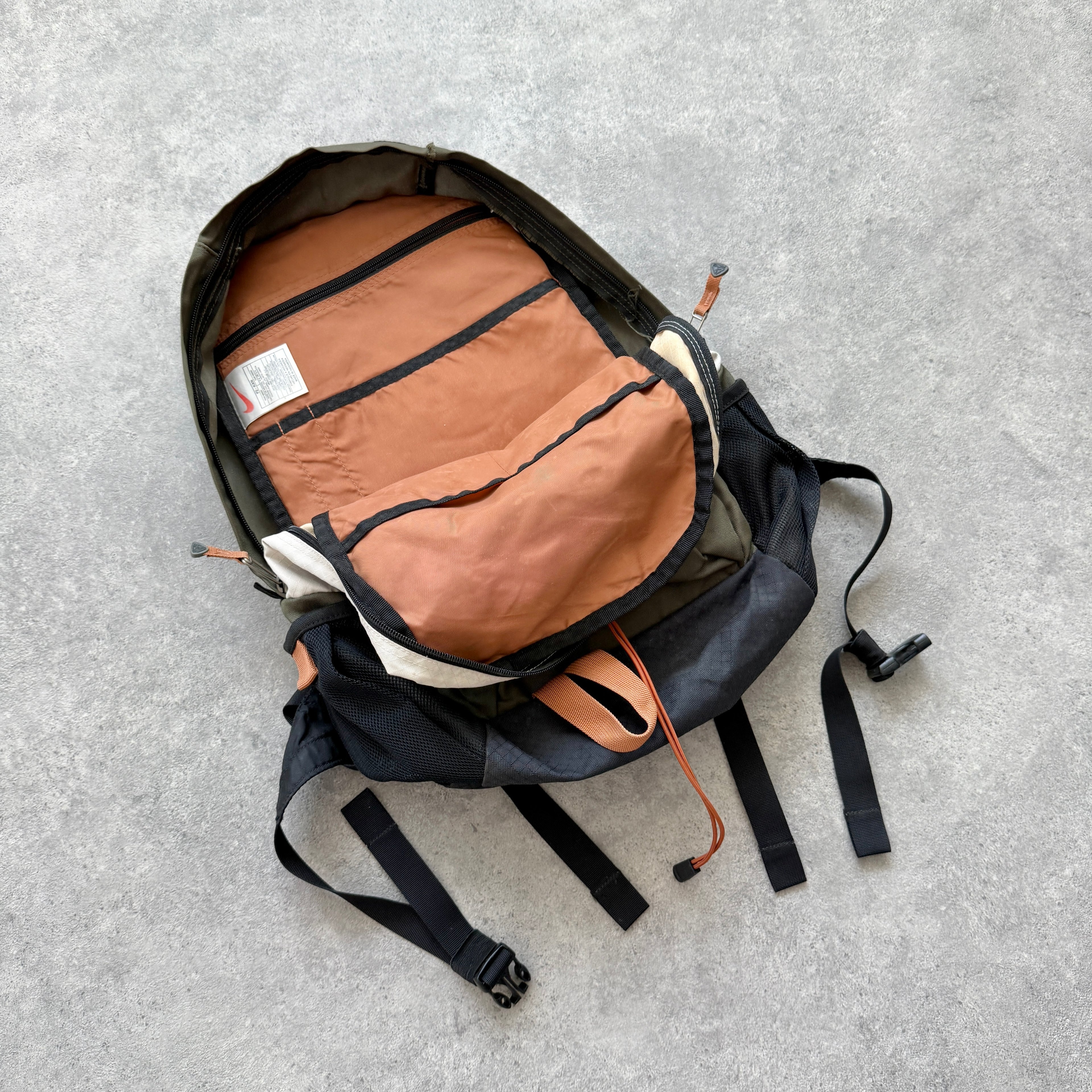 Nike ACG 1990s 30L backpack (18”x12”)