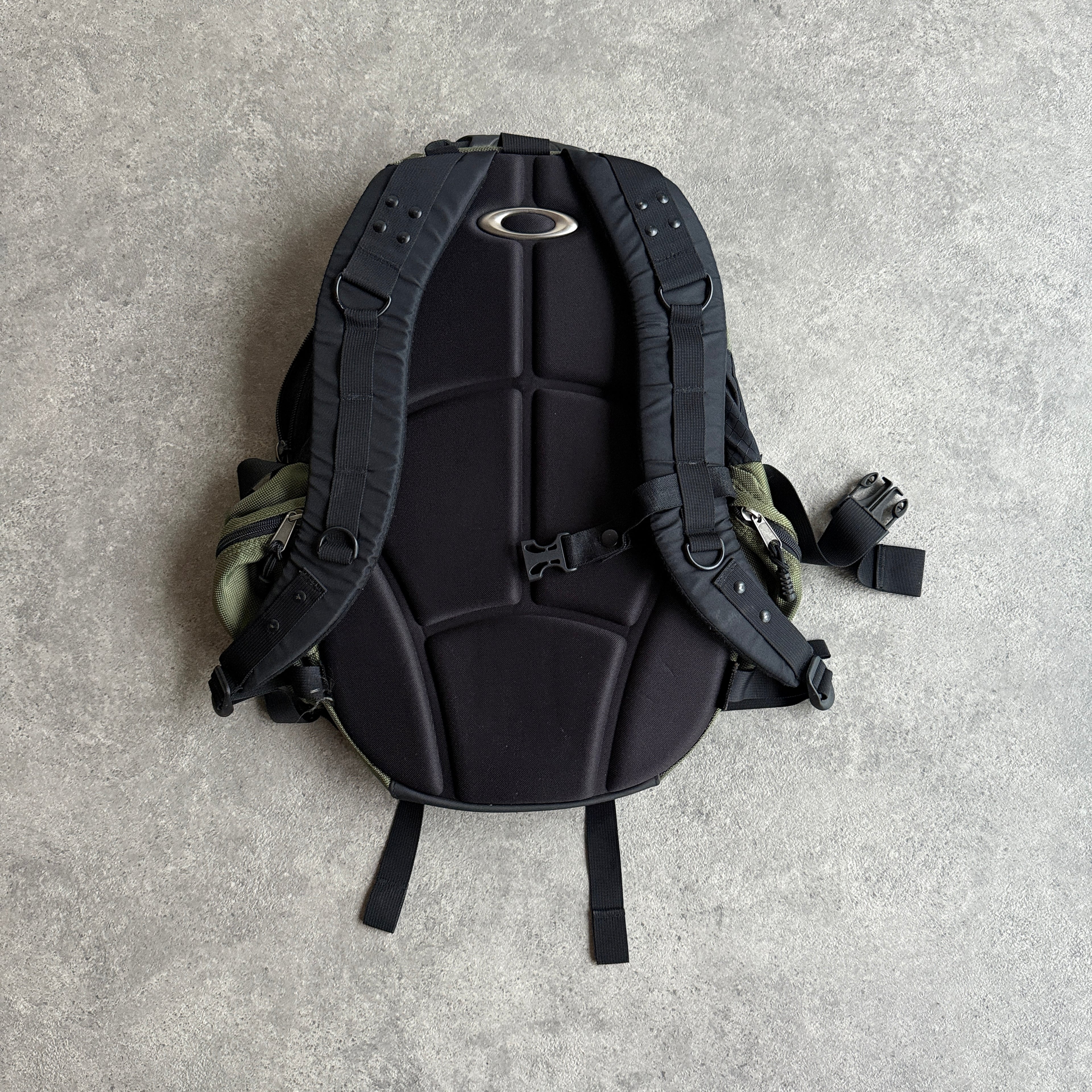 Oakley Software 2000s Icon technical utility backpack (22”x15”)