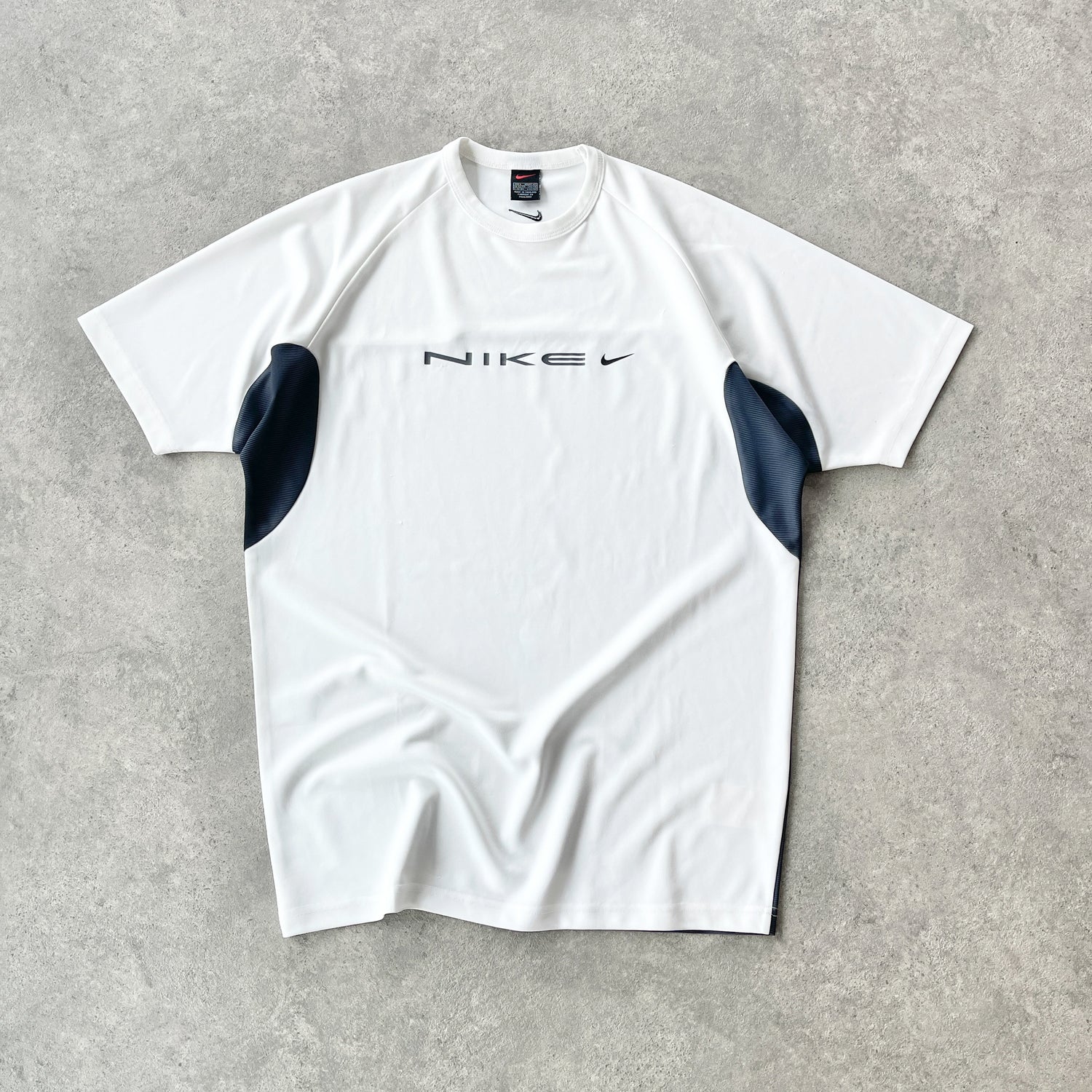 Nike RARE 1990s technical nylon spellout t-shirt (L)