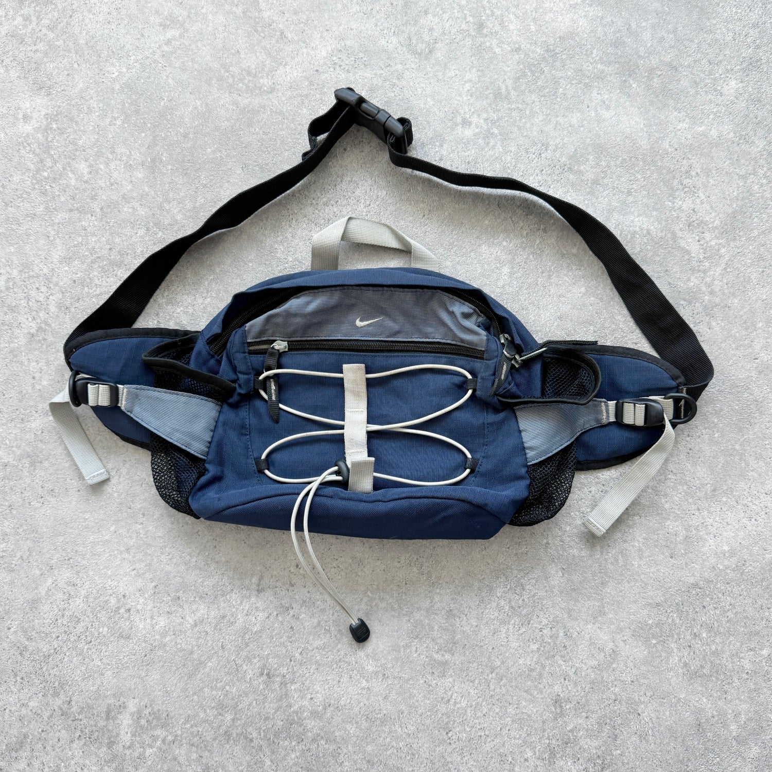 Nike 1990s cross body technical utility bag (13”x10”)