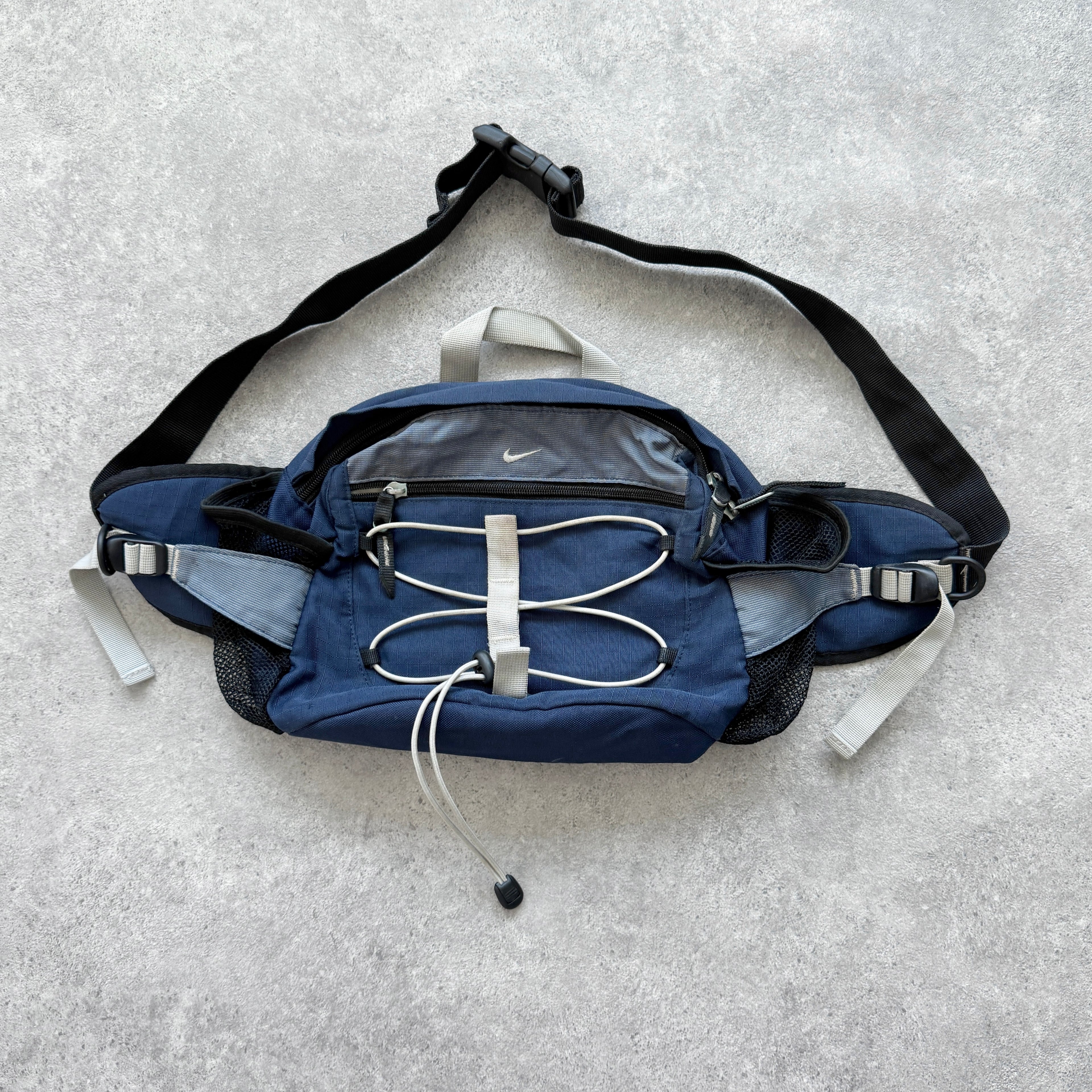 Nike 1990s cross body technical utility bag (13”x10”)