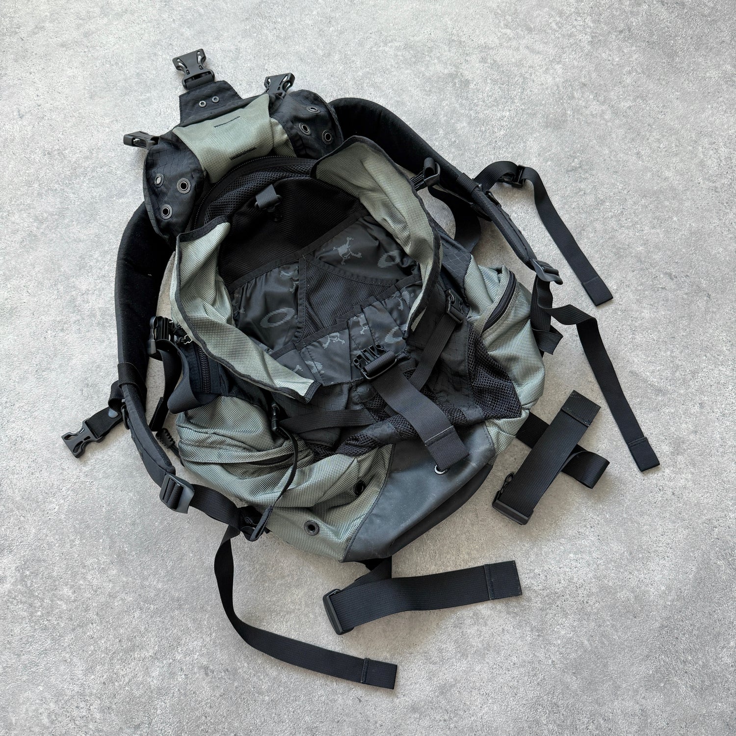 Oakley Software 2000s Icon technical utility backpack (22”x15”)