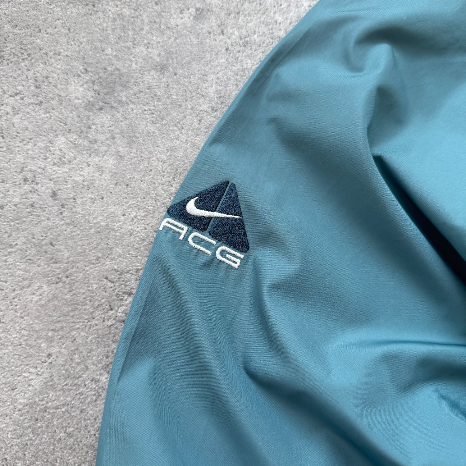 Nike ACG 1990s 1/4 zip technical lightweight shell jacket (M)