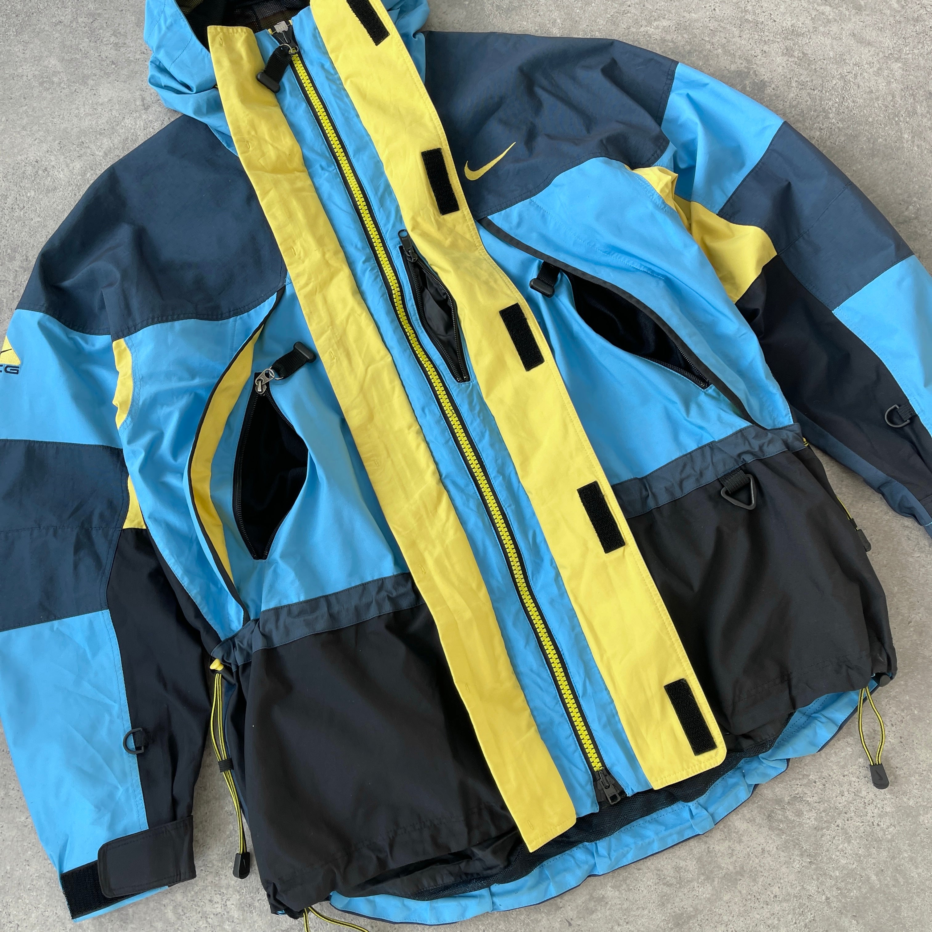 Nike ACG 1990s storm-fit heavyweight waterproof technical jacket (L)