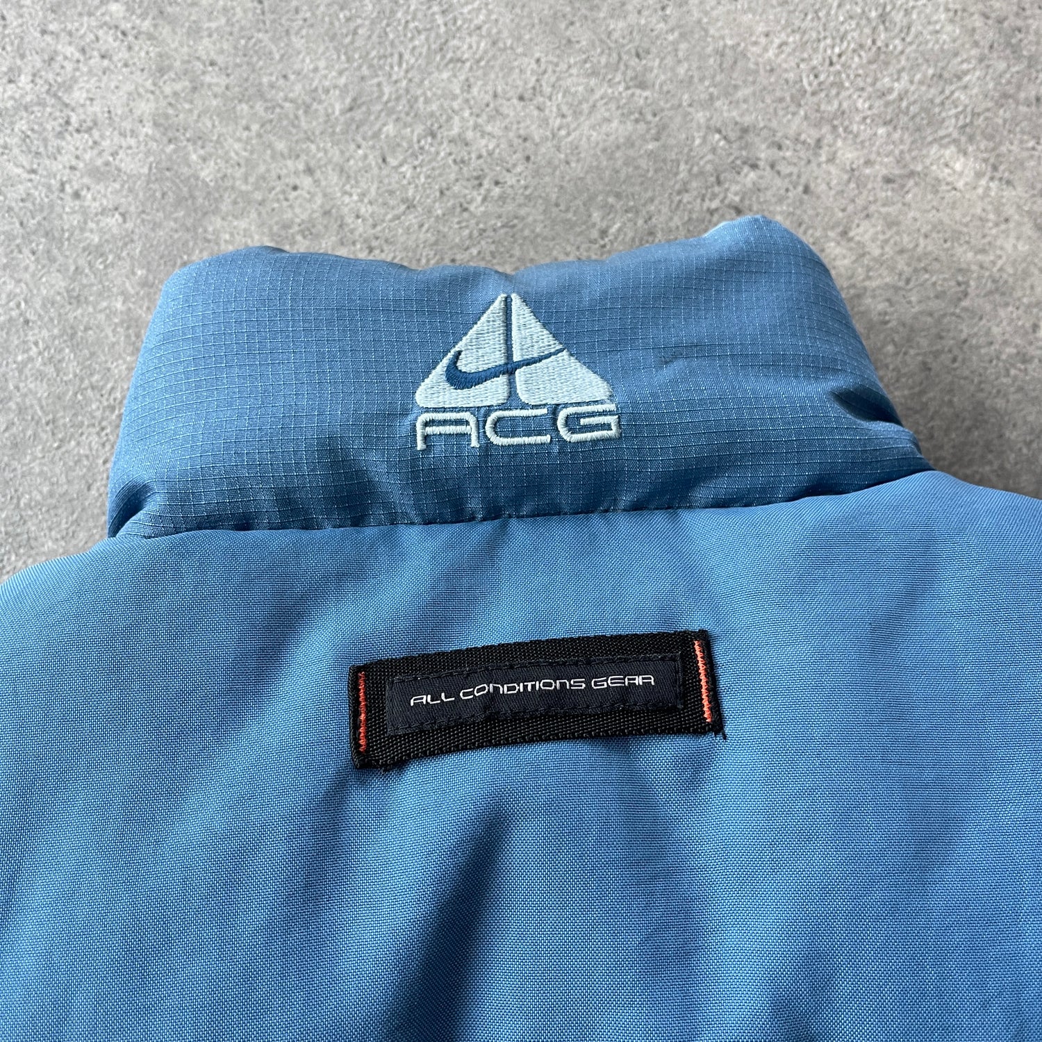 Nike ACG 1990s heavyweight down fill puffer gilet (M)