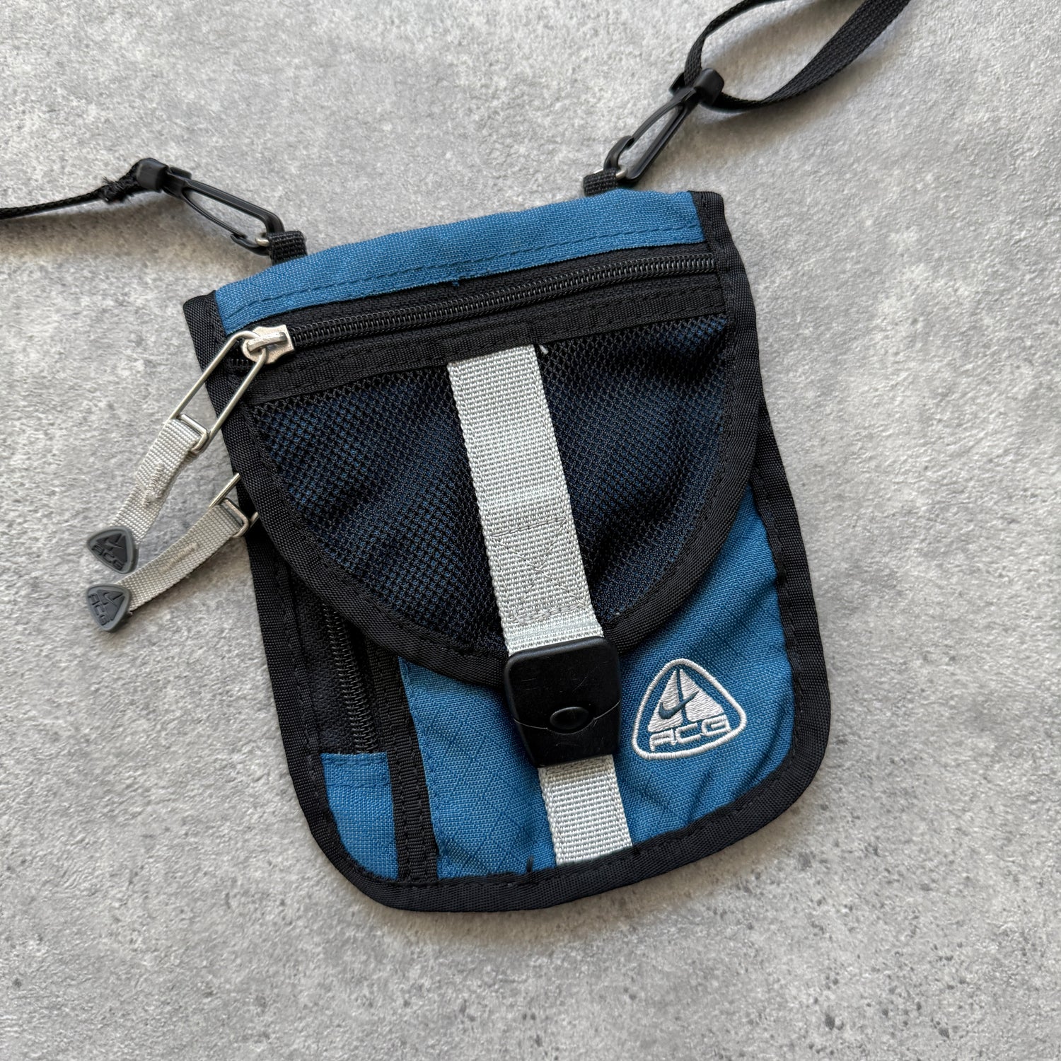 Nike ACG 1990s cross body technical utility wallet/bag (7”x6”)