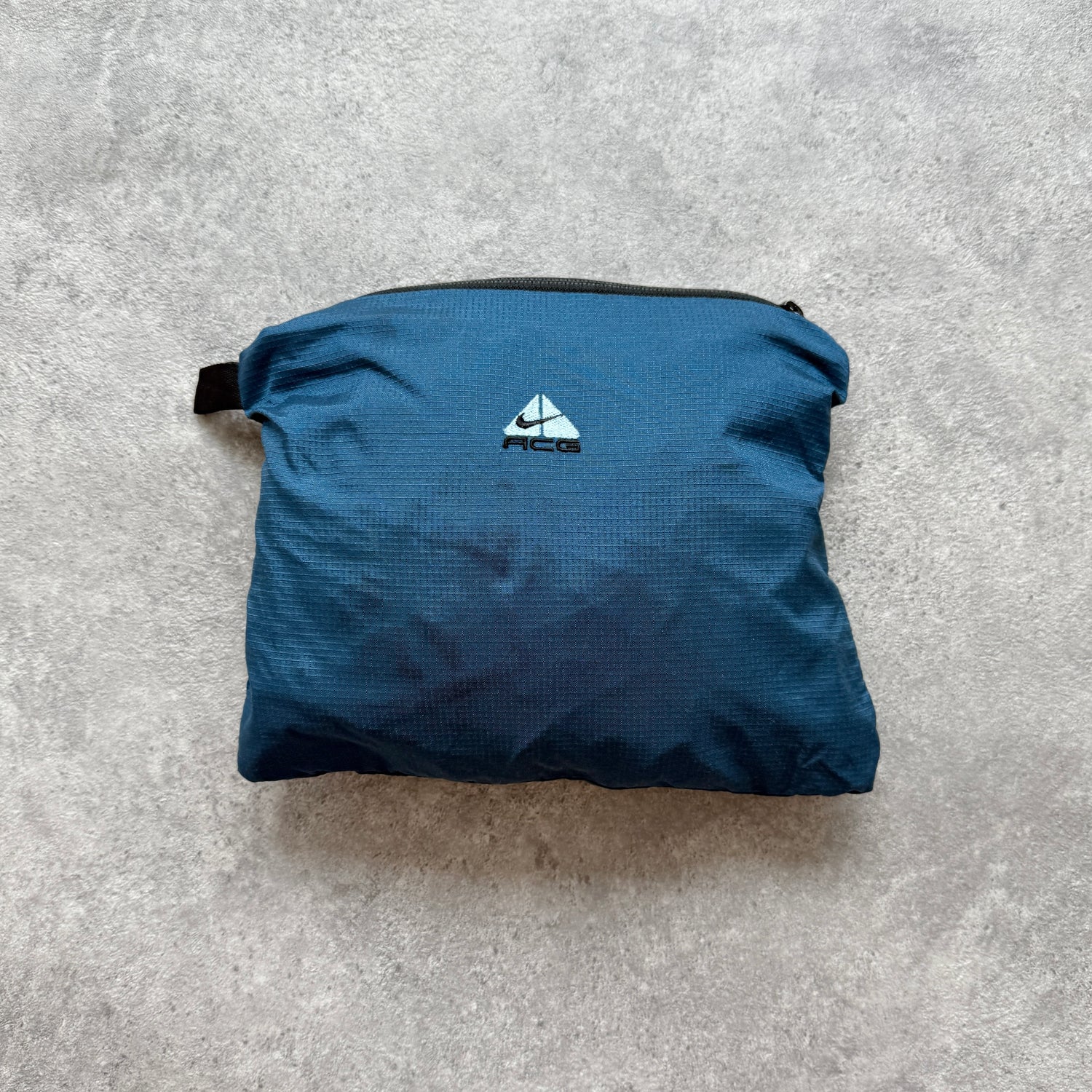 Nike ACG 1990s technical lightweight packable shell jacket (L)