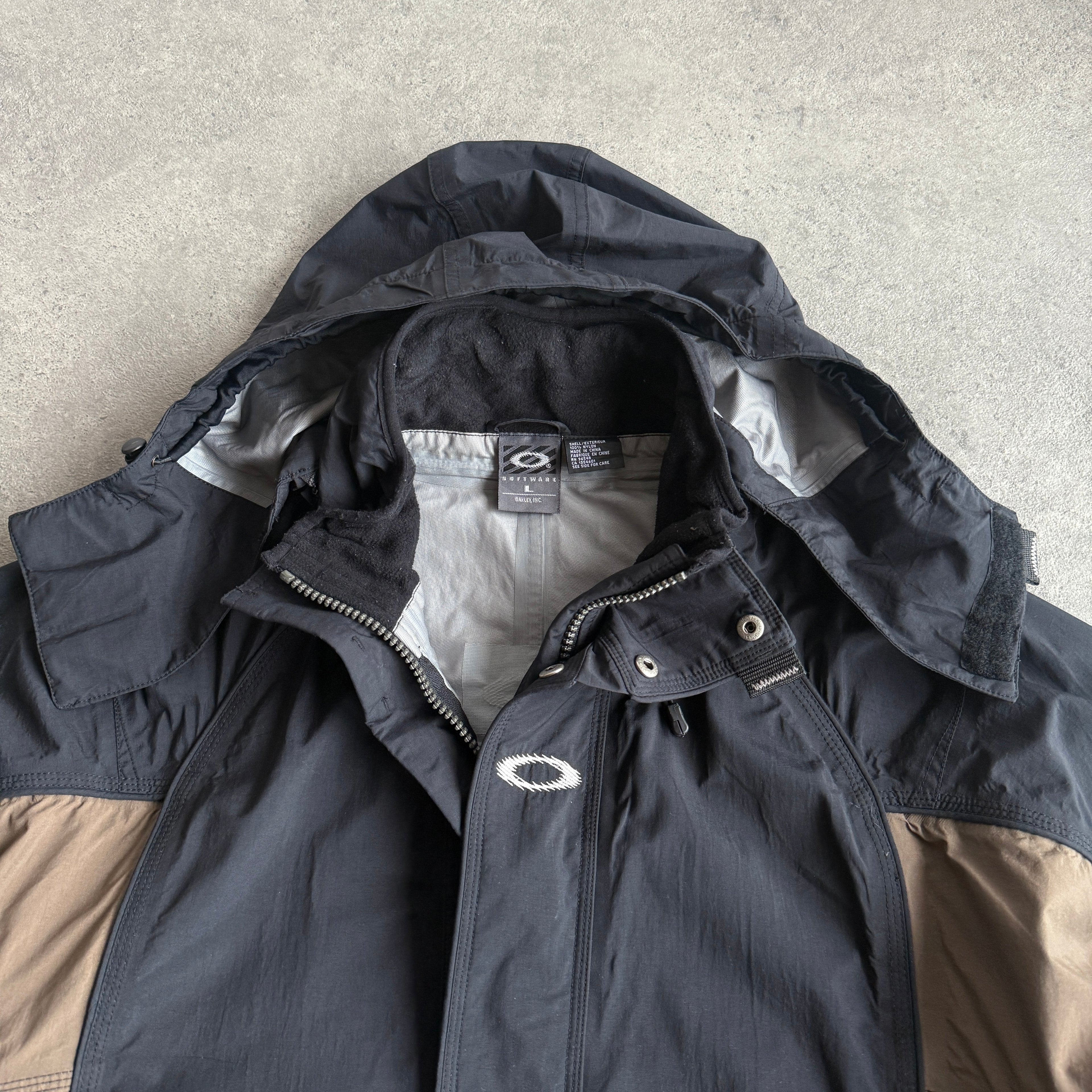 Oakley Software RARE 2000s heavyweight waterproof technical jacket (XL)
