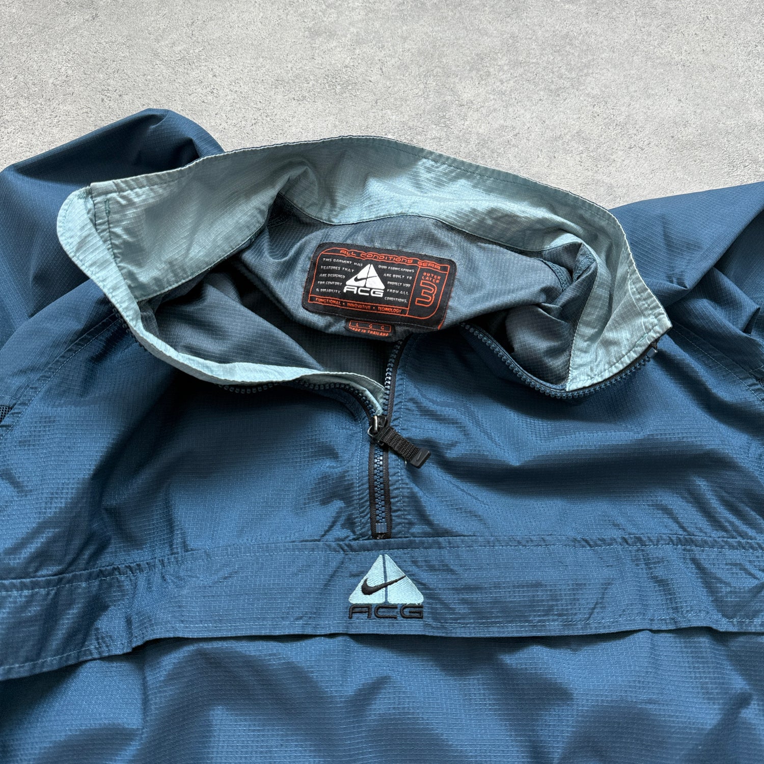 Nike ACG 1990s technical lightweight packable shell jacket (L)