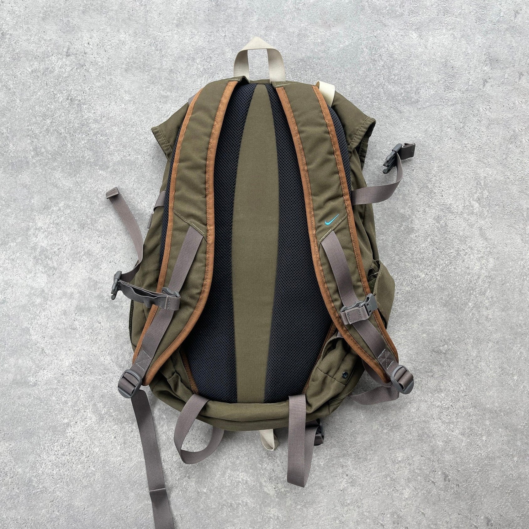 Nike ACG 1990s Steel City 35L backpack (22”x15”)