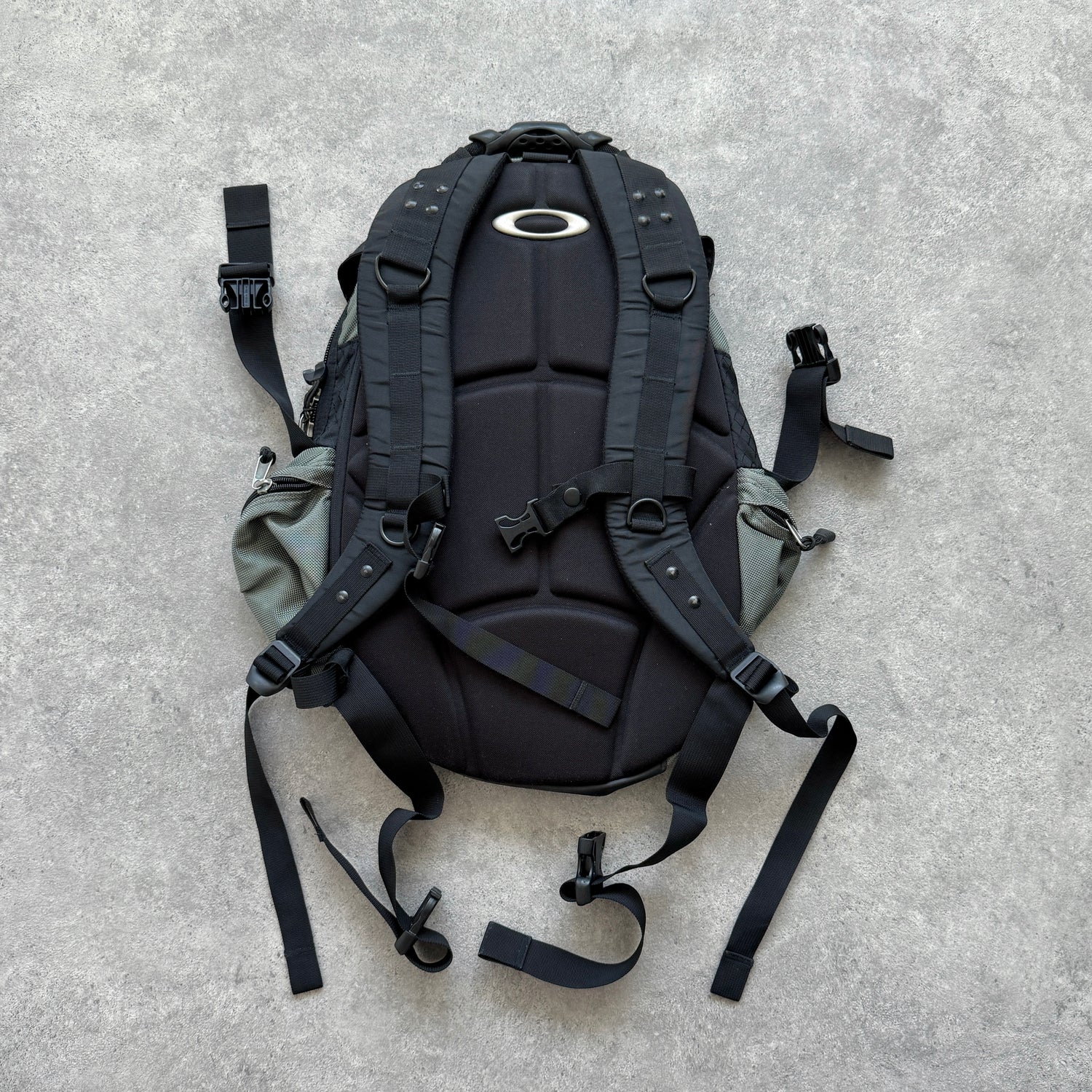 Oakley Software 2000s Icon technical utility backpack (22”x15”)