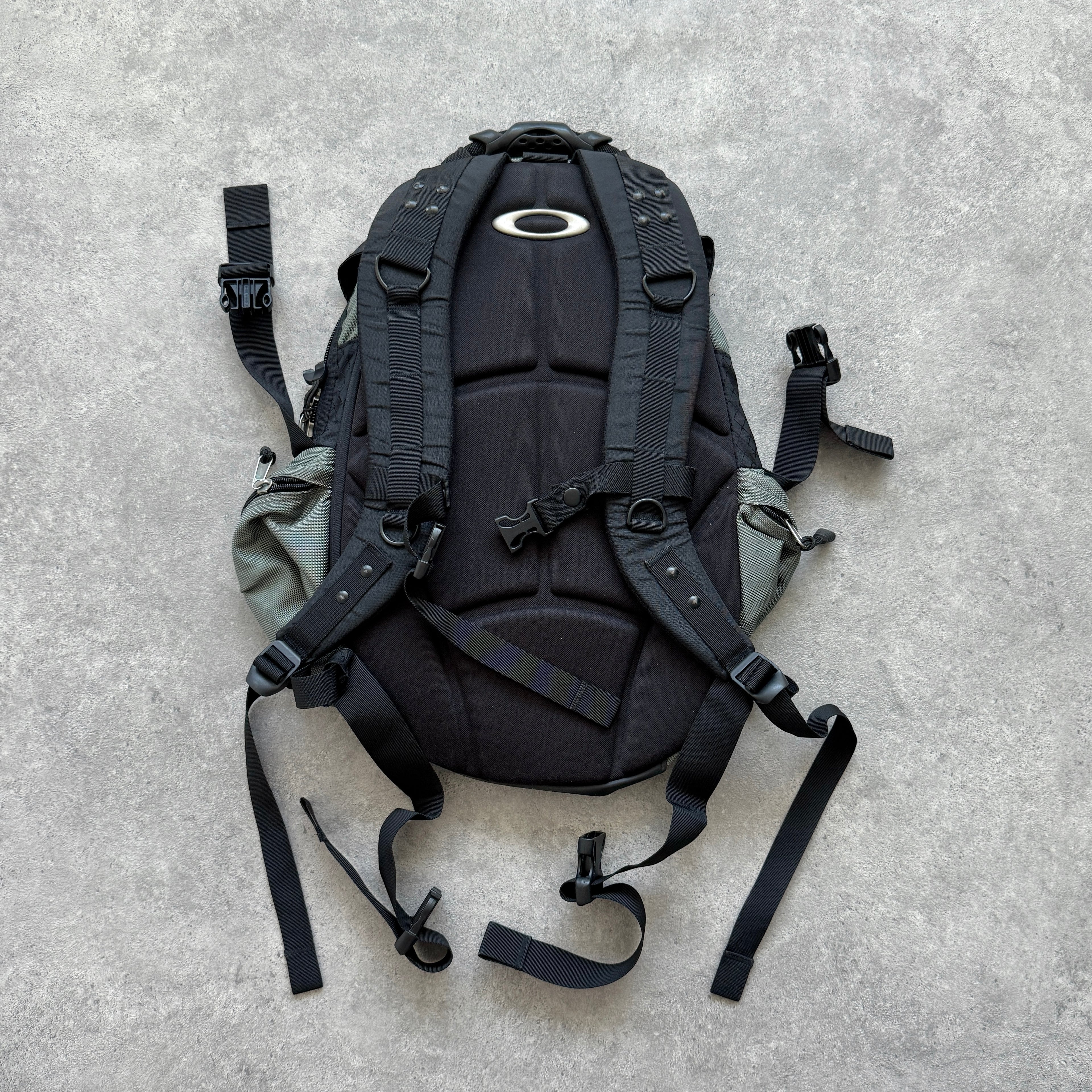 Oakley Software 2000s Icon technical utility backpack (22”x15”)