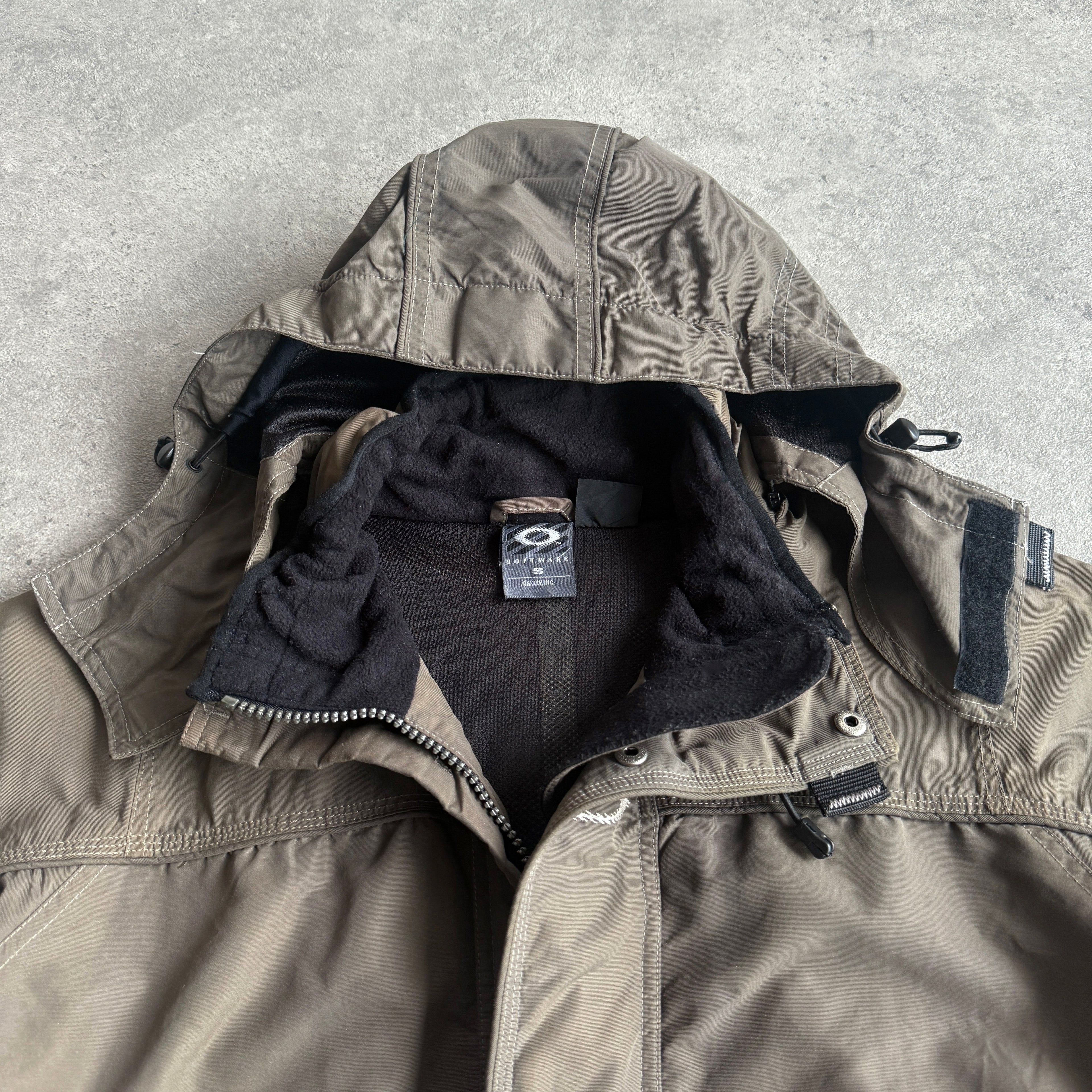 Oakley Software RARE 2000s heavyweight waterproof technical jacket (M)