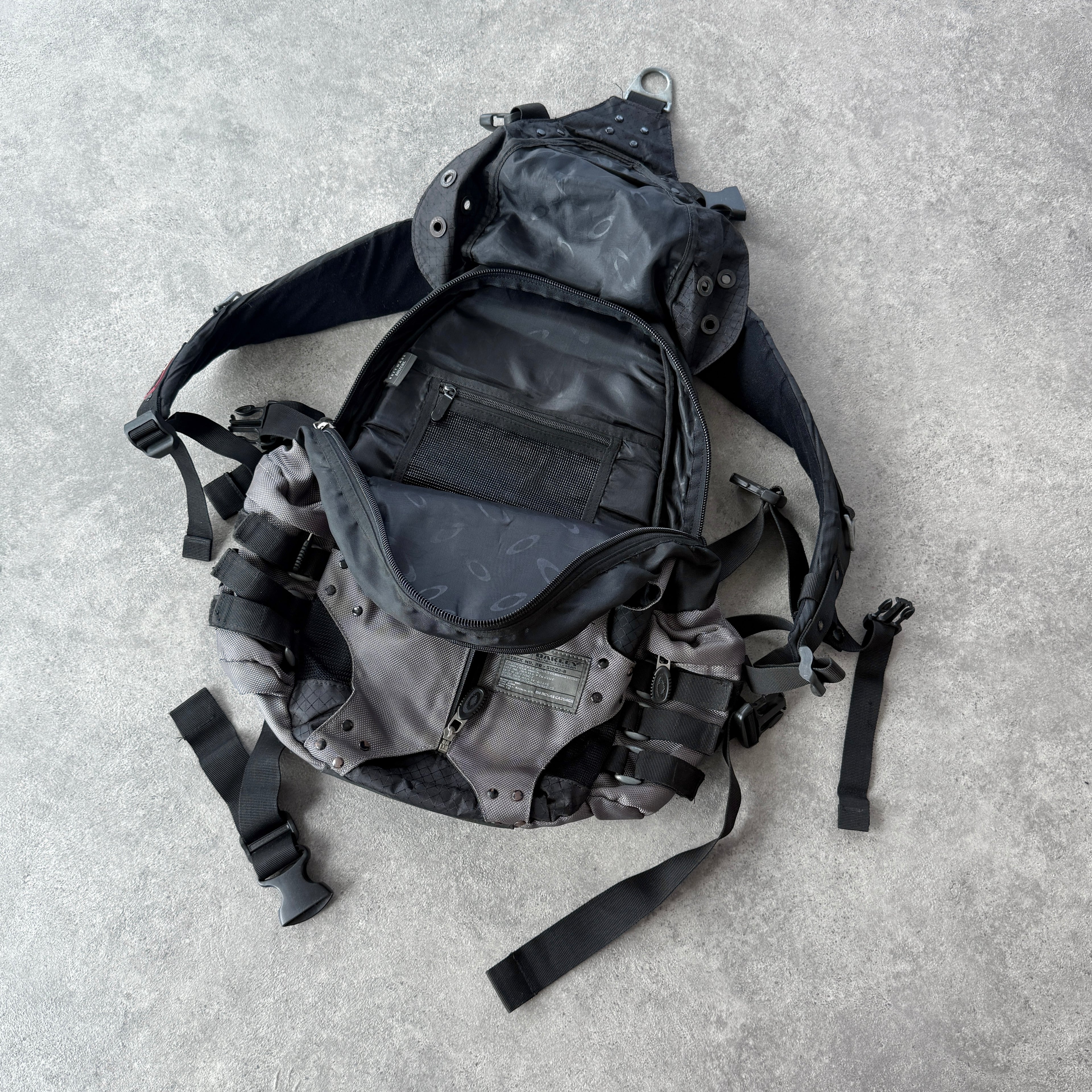 Oakley Software 2000s Icon technical utility backpack (22”x15”)