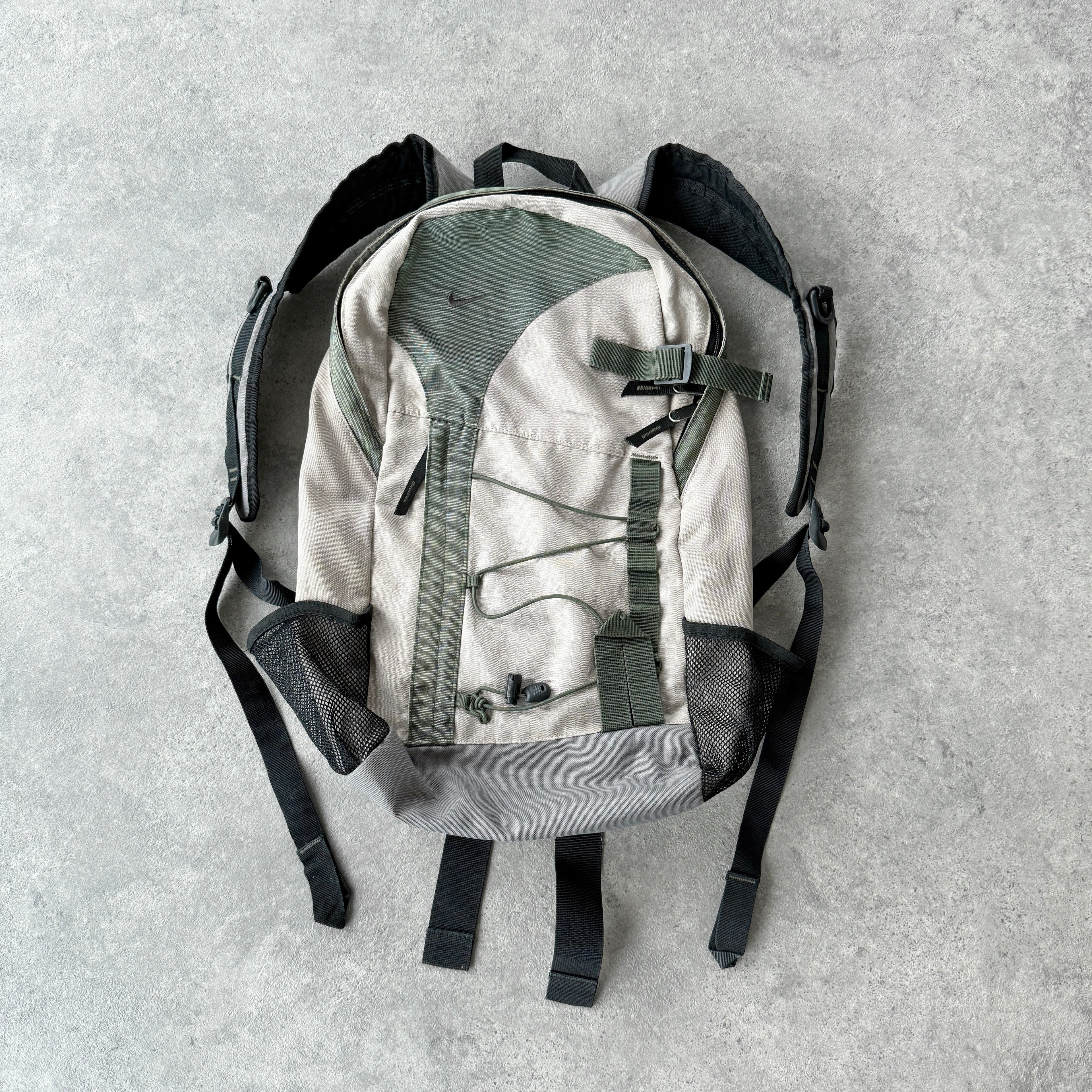 Nike 1990s 35L technical backpack (18”x14”)