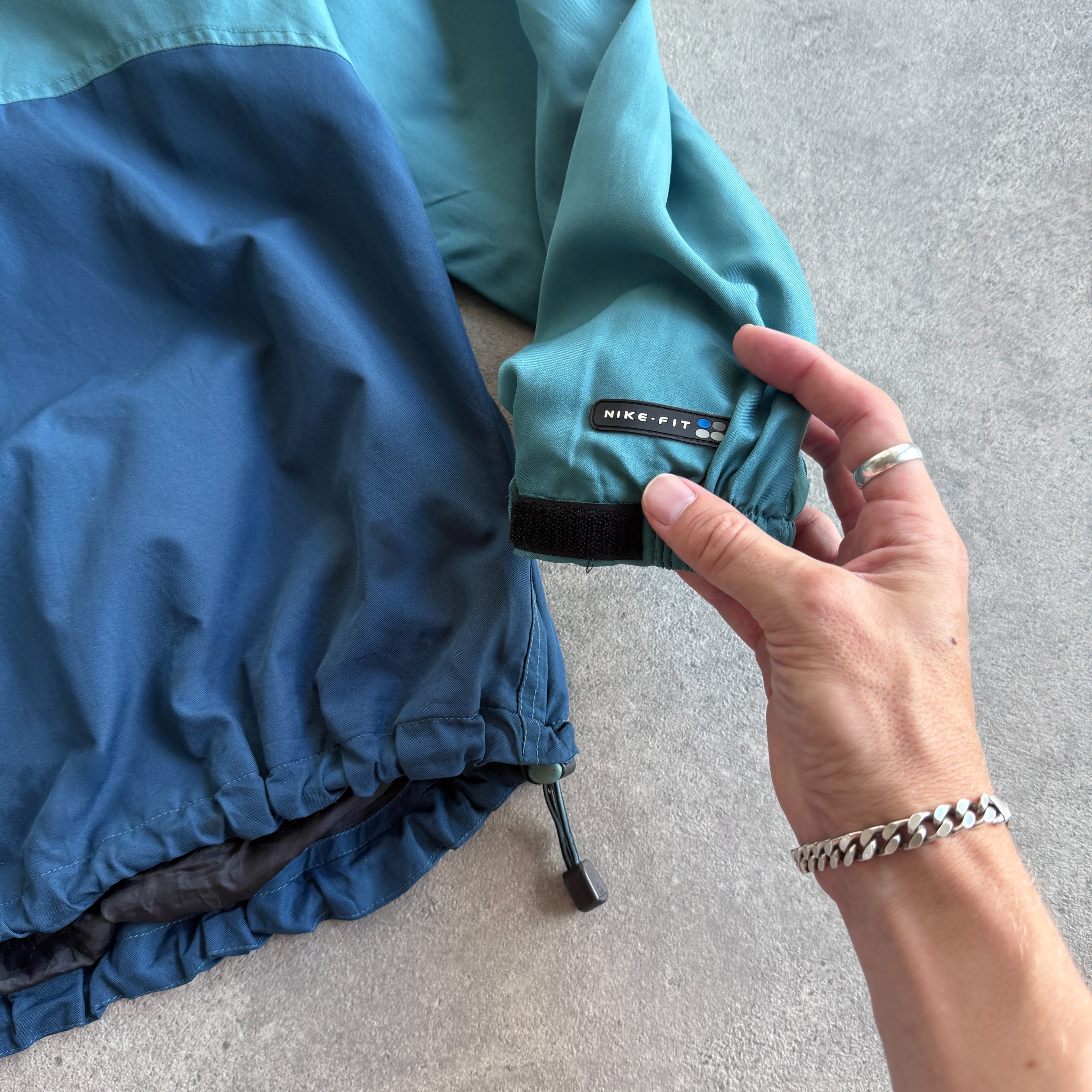 Nike ACG 1990s storm fit technical waterproof pullover jacket (XL)