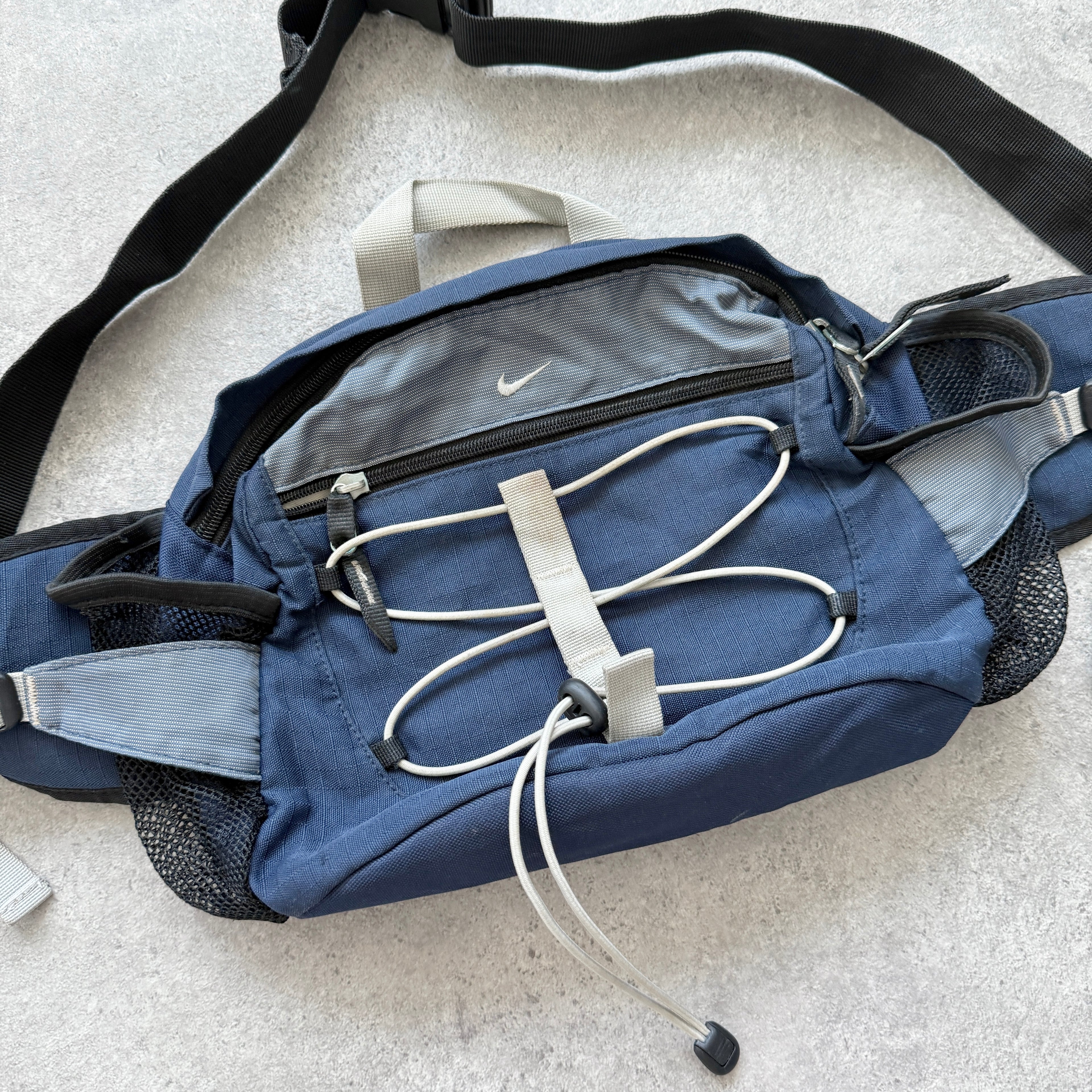 Nike 1990s cross body technical utility bag (13”x10”)