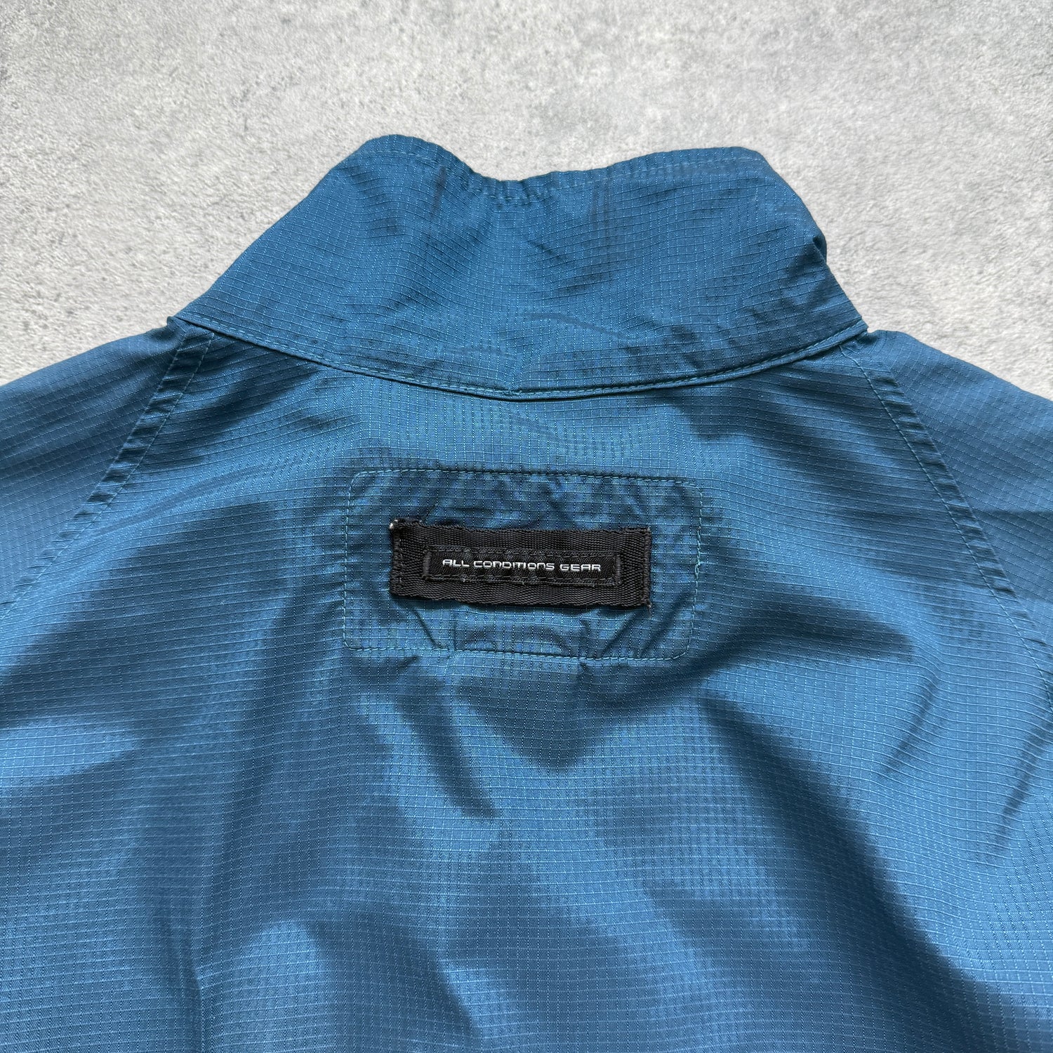 Nike ACG 1990s technical lightweight packable shell jacket (L)