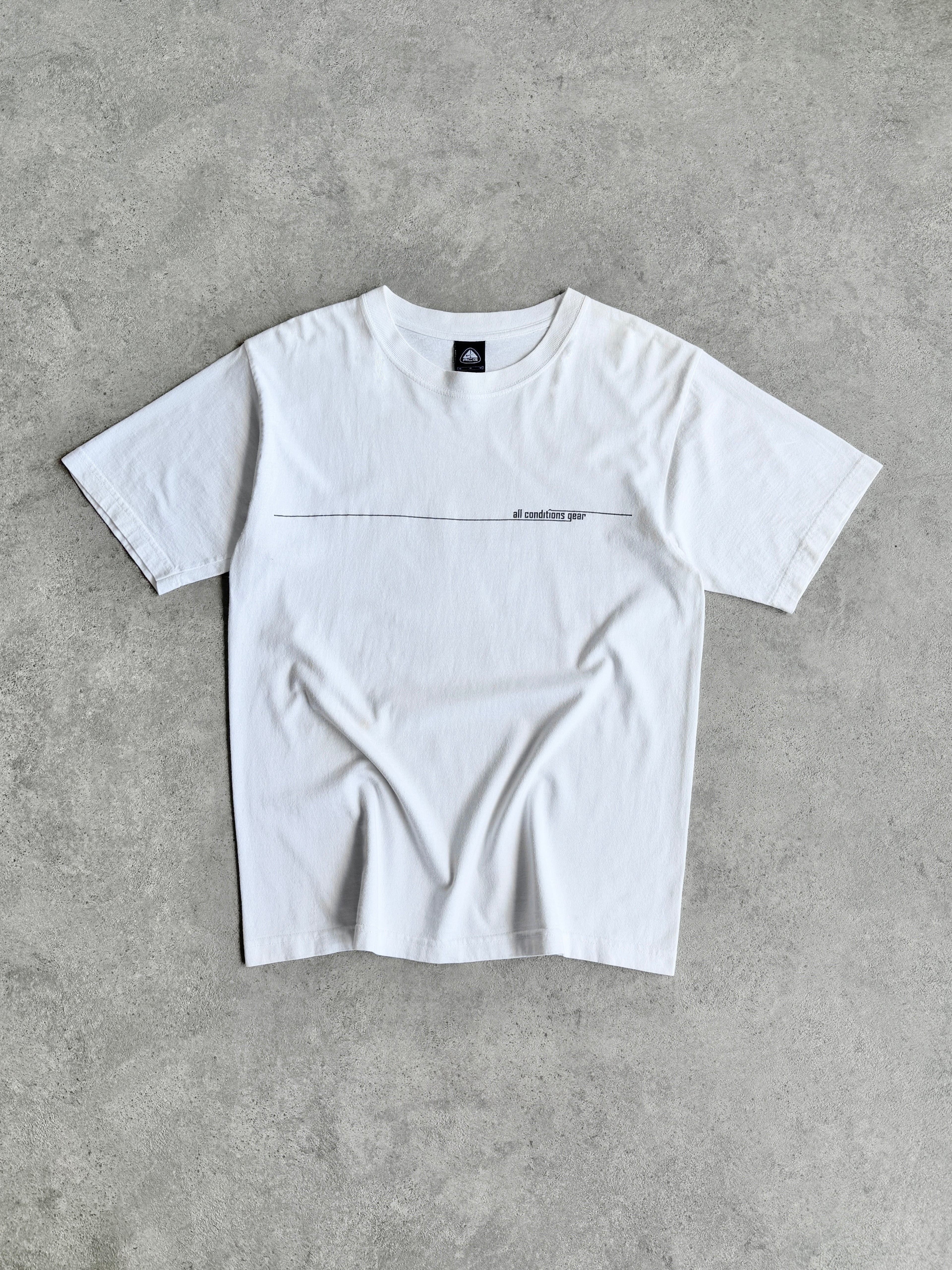 nike acg 2000s heavyweight graphic t-shirt (m)