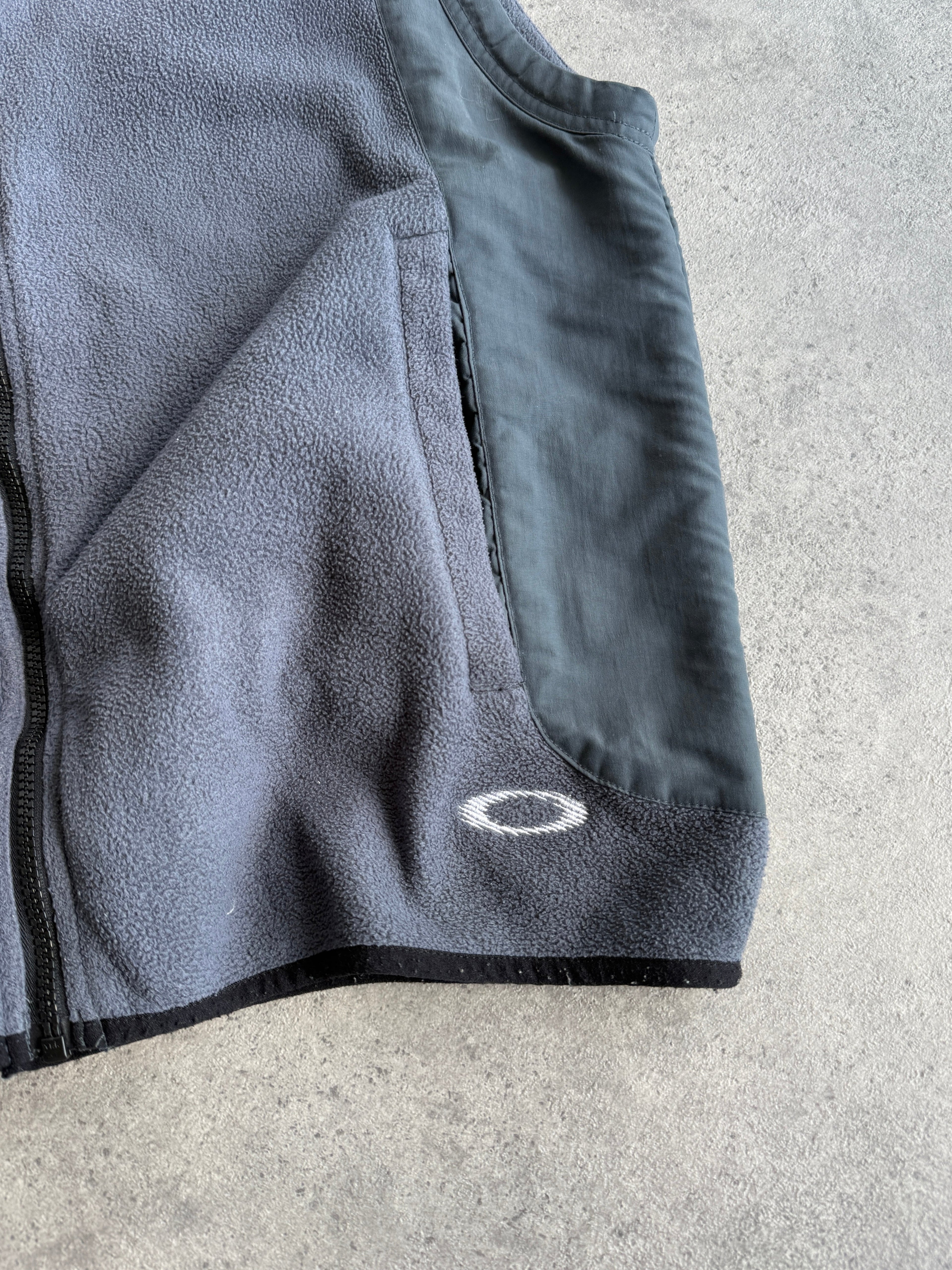 oakley software 2000s technical fleece vest, ellipse logo detail