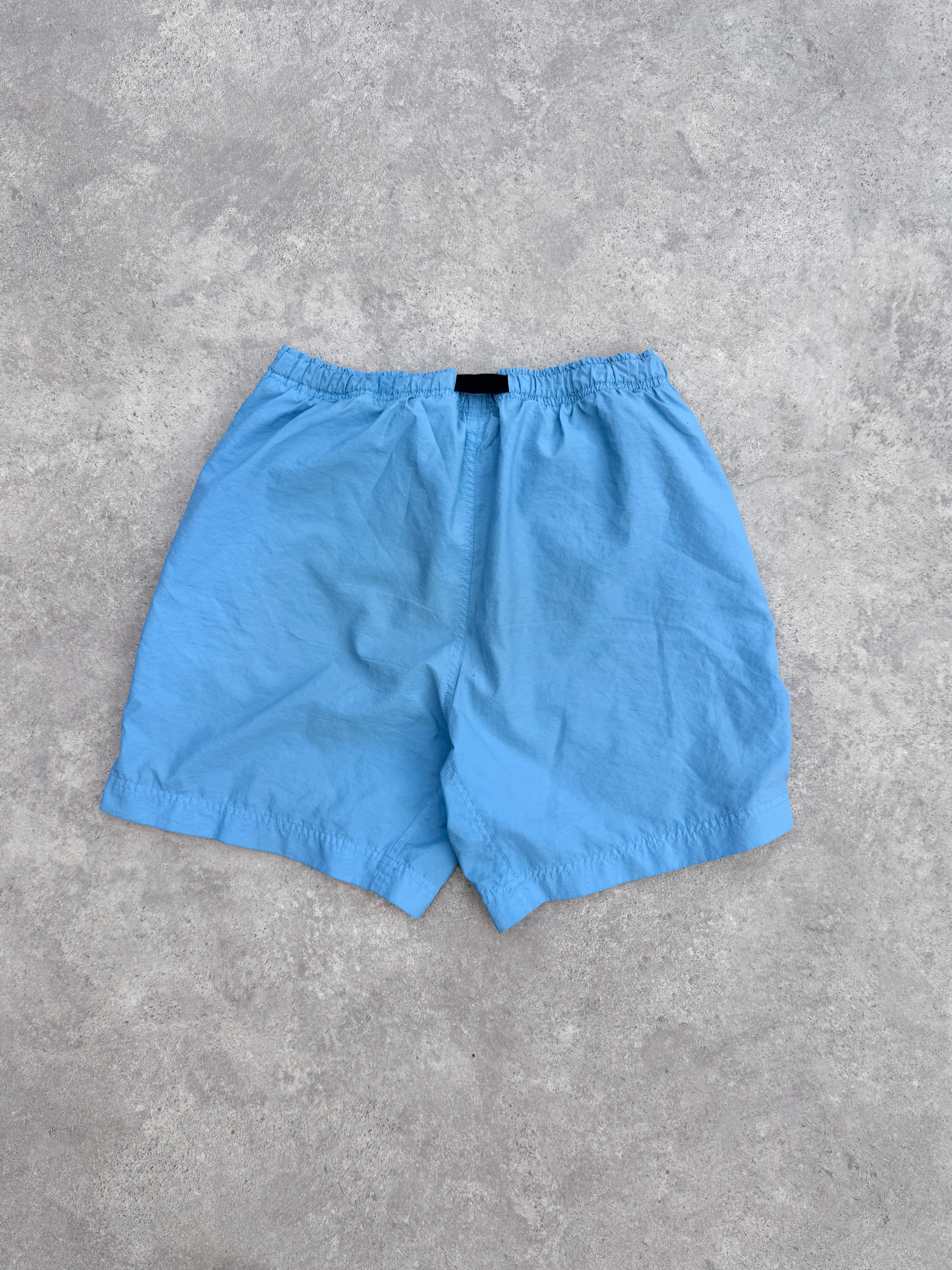nike acg 1990s technical cargo shorts (m)