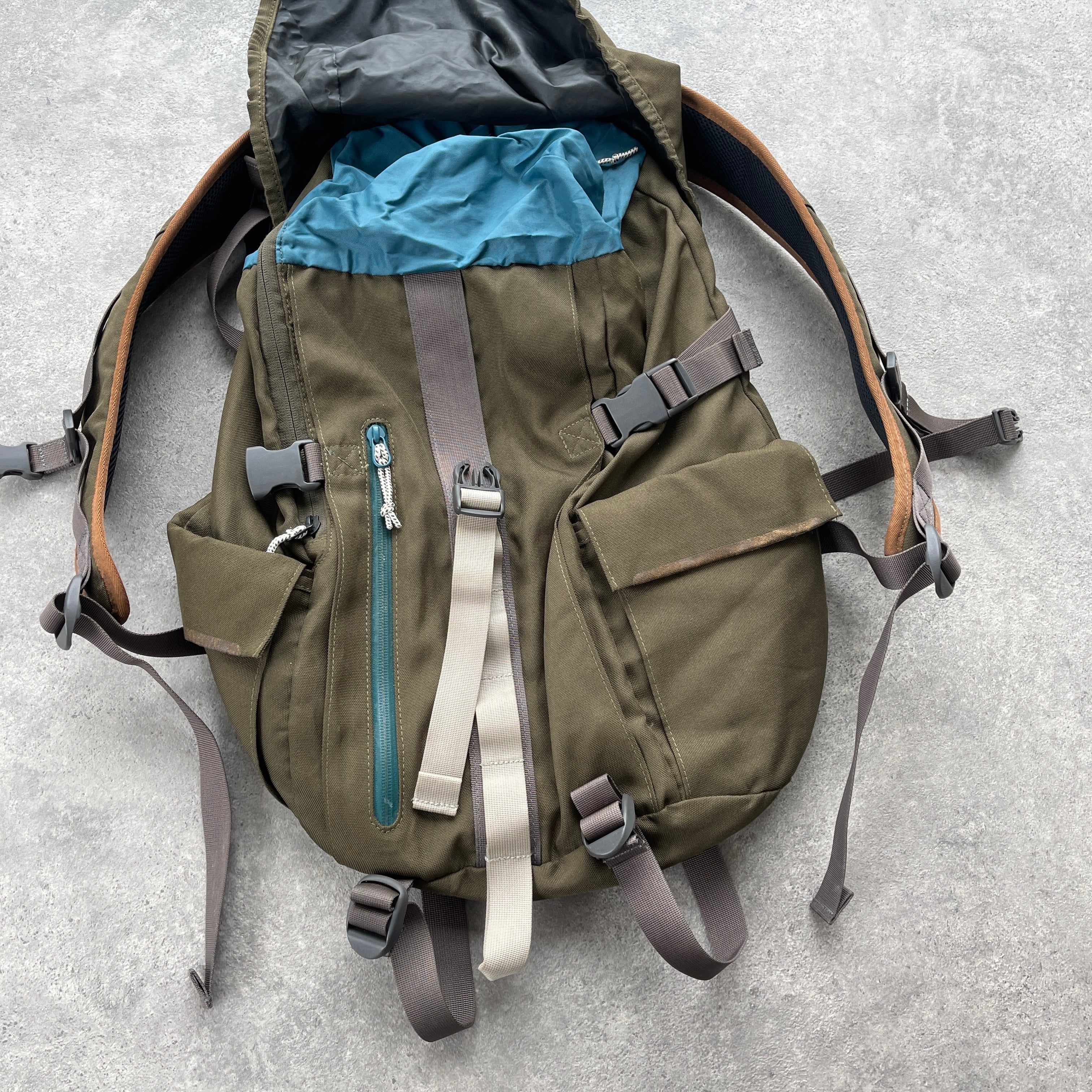Nike ACG 1990s Steel City 35L backpack (22”x15”)