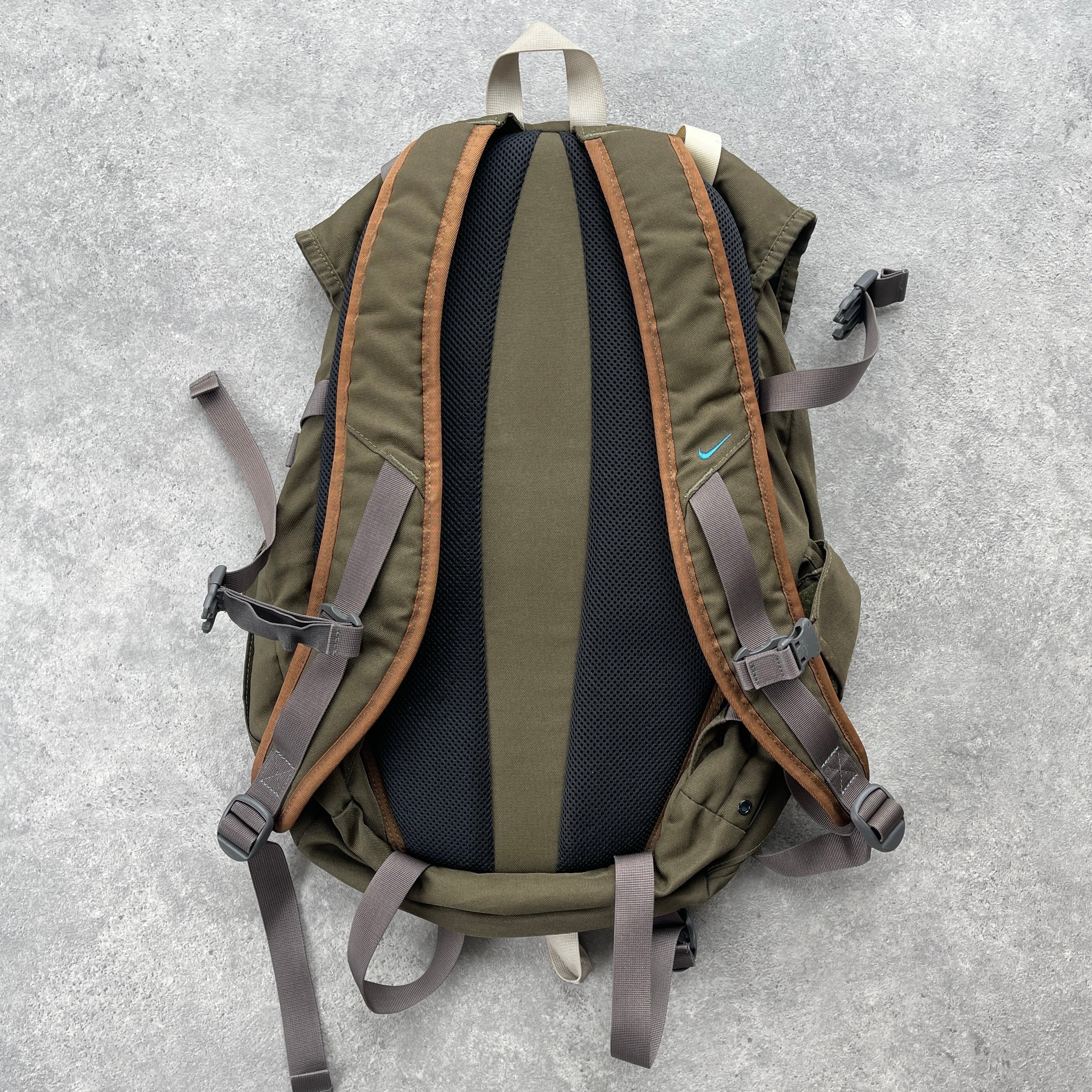 Nike ACG 1990s Steel City 35L backpack (22”x15”)