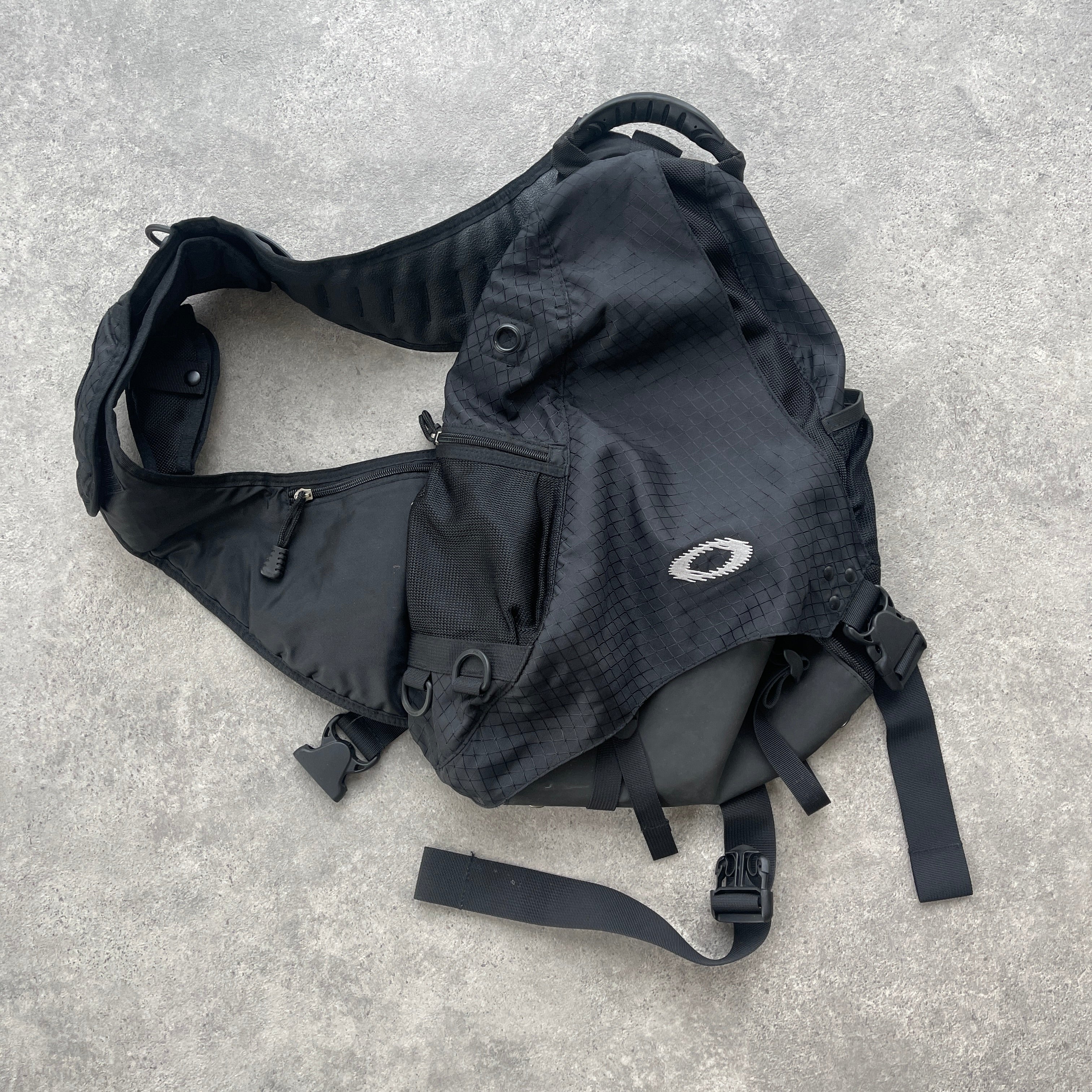 Oakley Software RARE 2000s technical sandbag sling bag (20”x15”)
