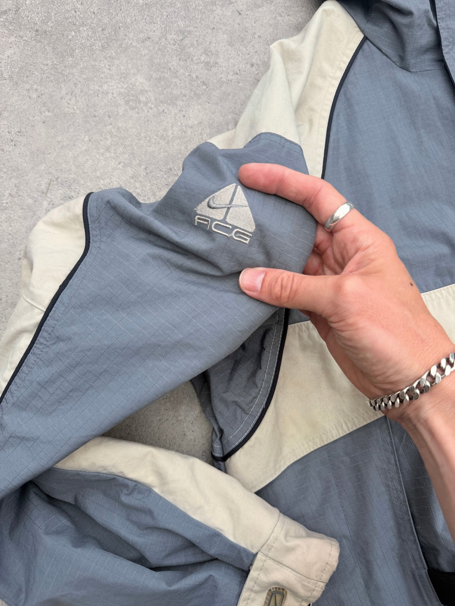 nike acg 1998 storm fit technical pullover jacket, kangaroo pocket detail