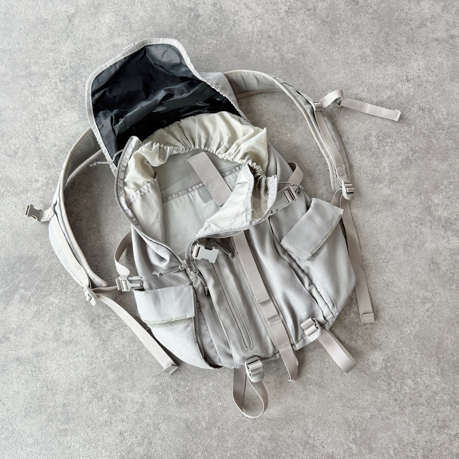 Nike ACG 1990s Steel City 35L backpack (22”x15”)