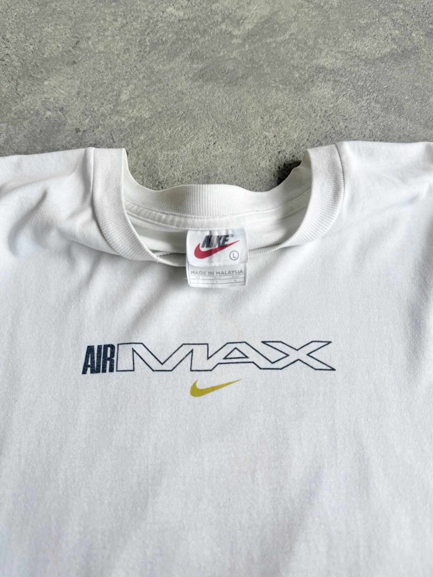 nike air max 1990s heavyweight graphic t-shirt, front logo detail