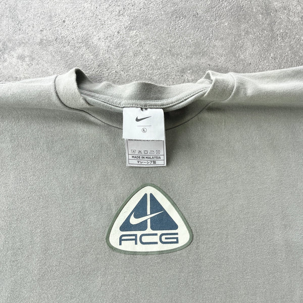 Nike ACG RARE 2000s heavyweight graphic t-shirt (L)